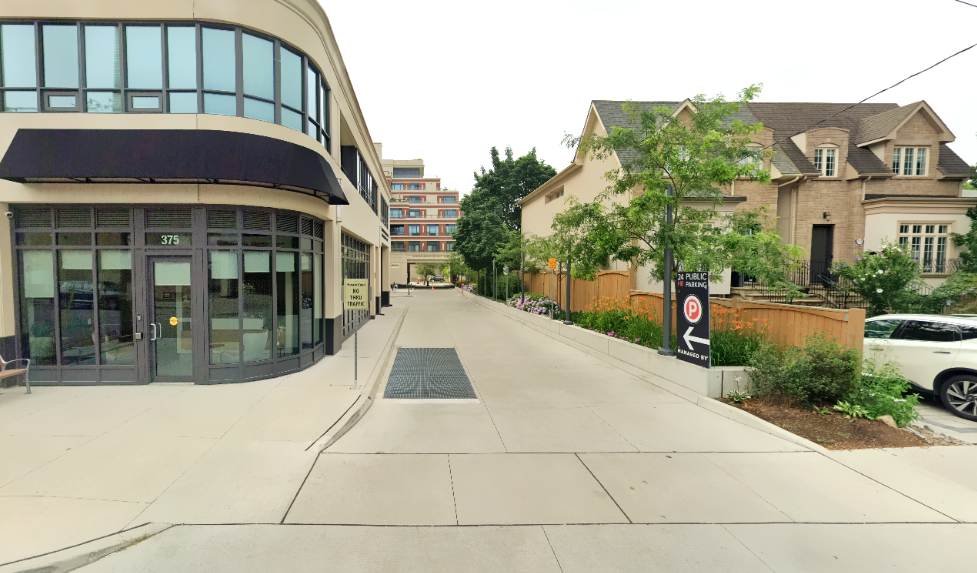 Photo of 377 Fairlawn Ave. (1700 Avenue Rd.) - Garage