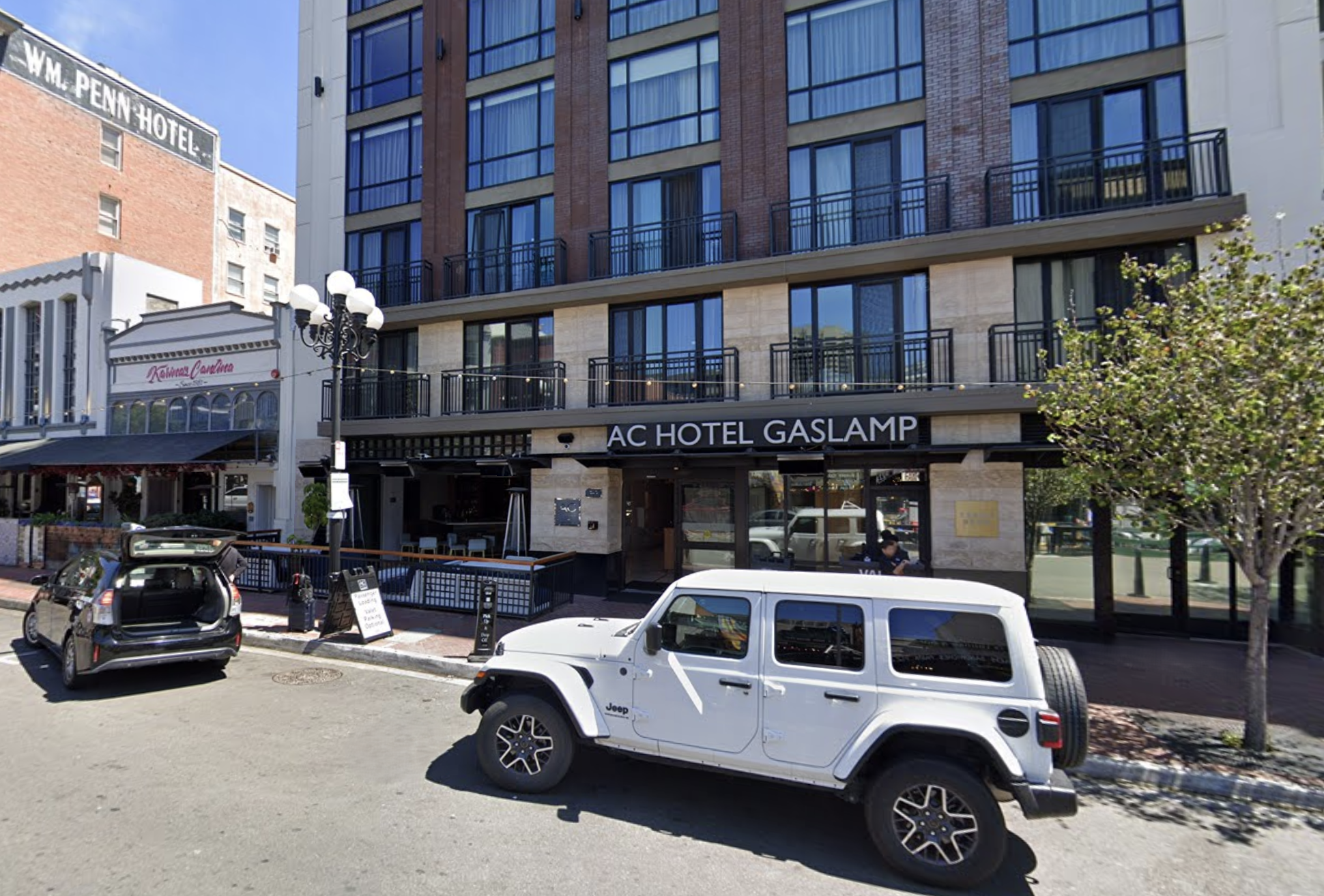 Photo of 743 Fifth Ave. - AC Hotel San Diego Downtown Gaslamp Quarter Valet Stand