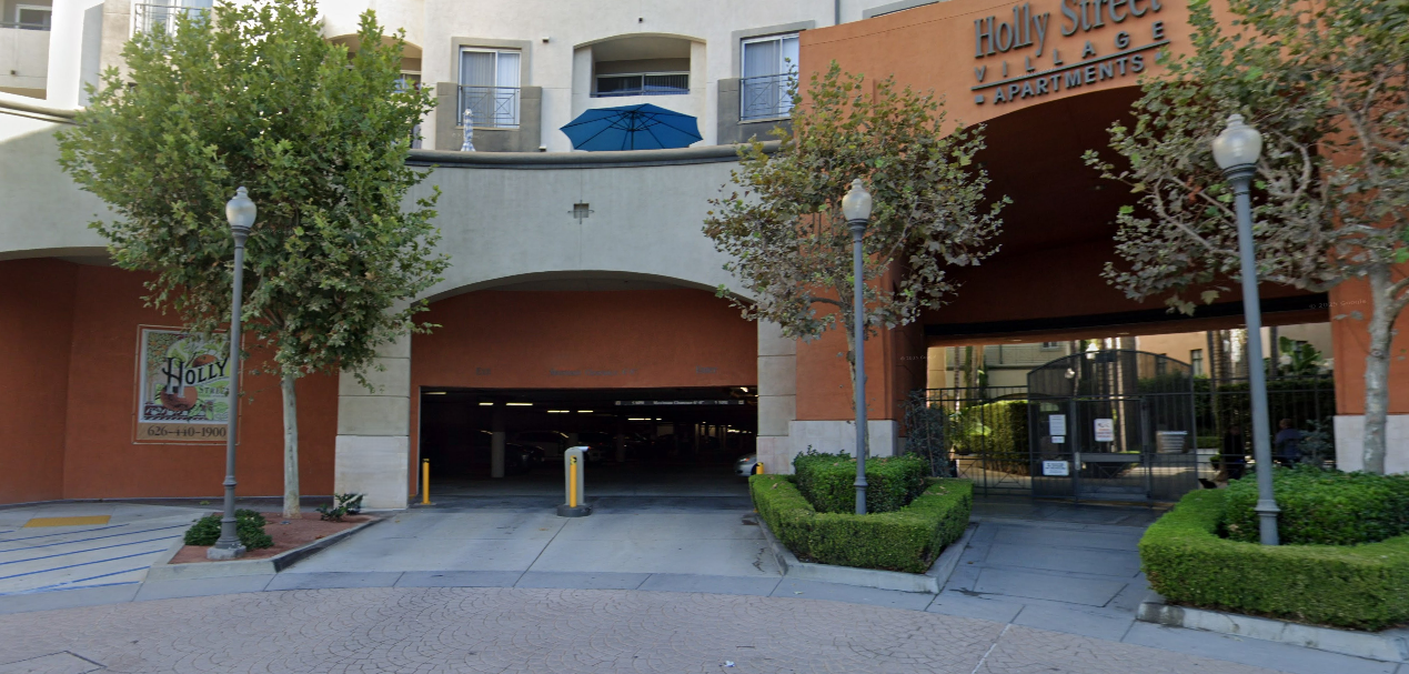 Photo of 151 E Holly St. (131 E Holly St.) - Garage (SQ108)