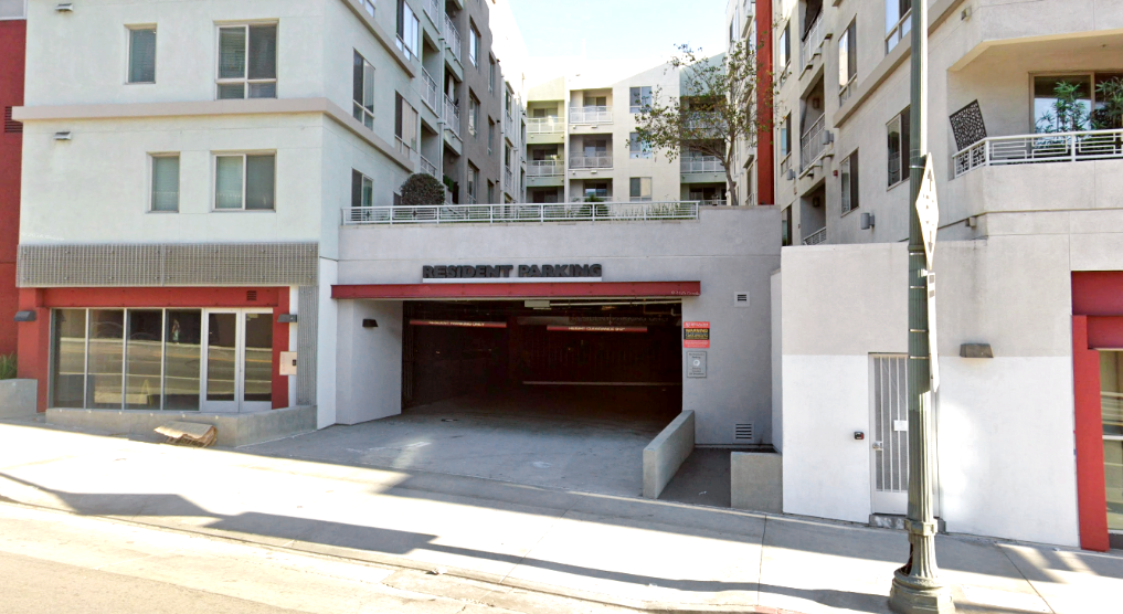 Photo of 401 W Cesar Estrada Chavez Ave. (639 N Broadway) - Jia Garage