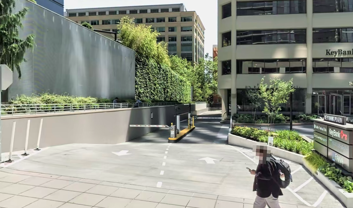 Photo of 10655 NE 4th St. - Key Bank Plaza Lot