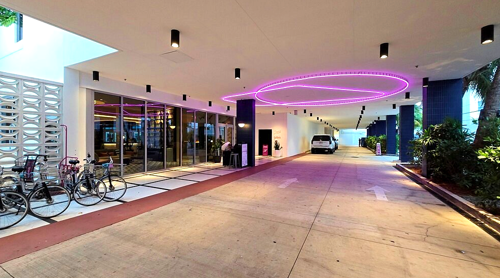 Photo of 930 Collins Ct. (915 Washington Ave.) - Moxy Miami South Beach Valet Stand