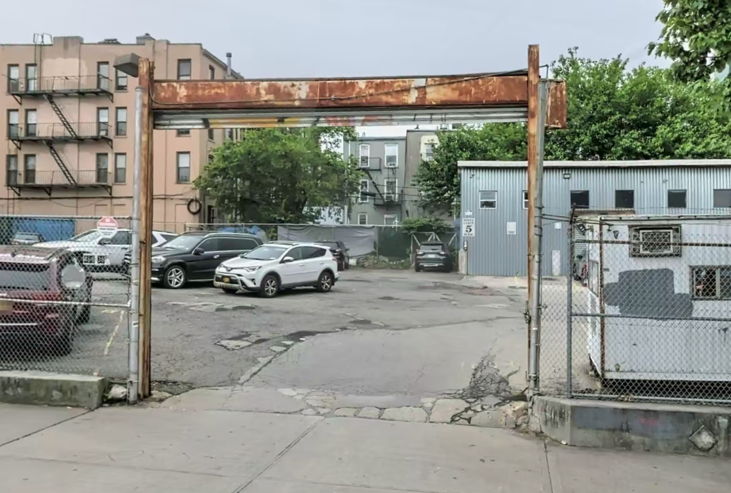 Photo of 464 38th St. (880 5th Ave.) - Lot
