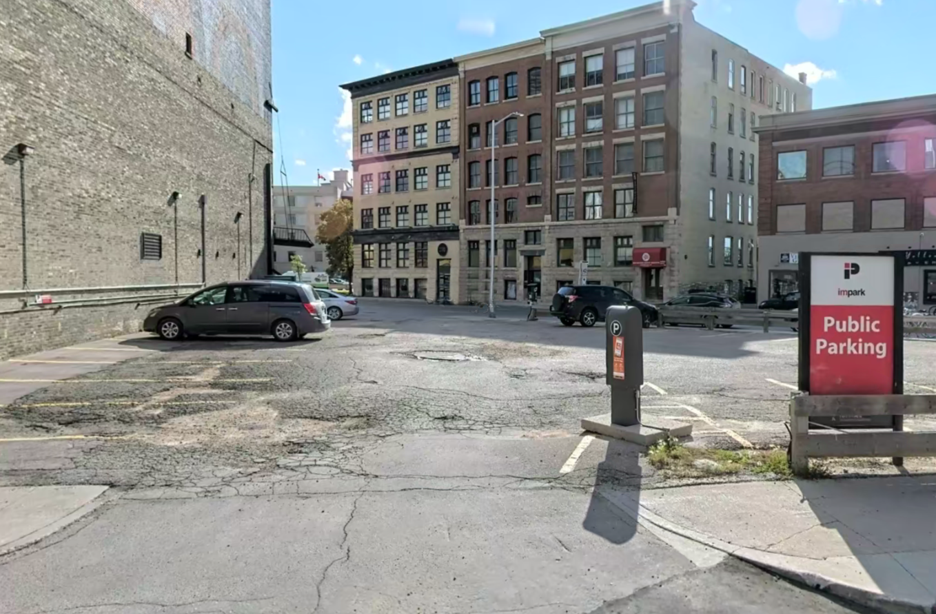 Photo of 366 Smith St. - Burton Cummings Theatre Lot #26