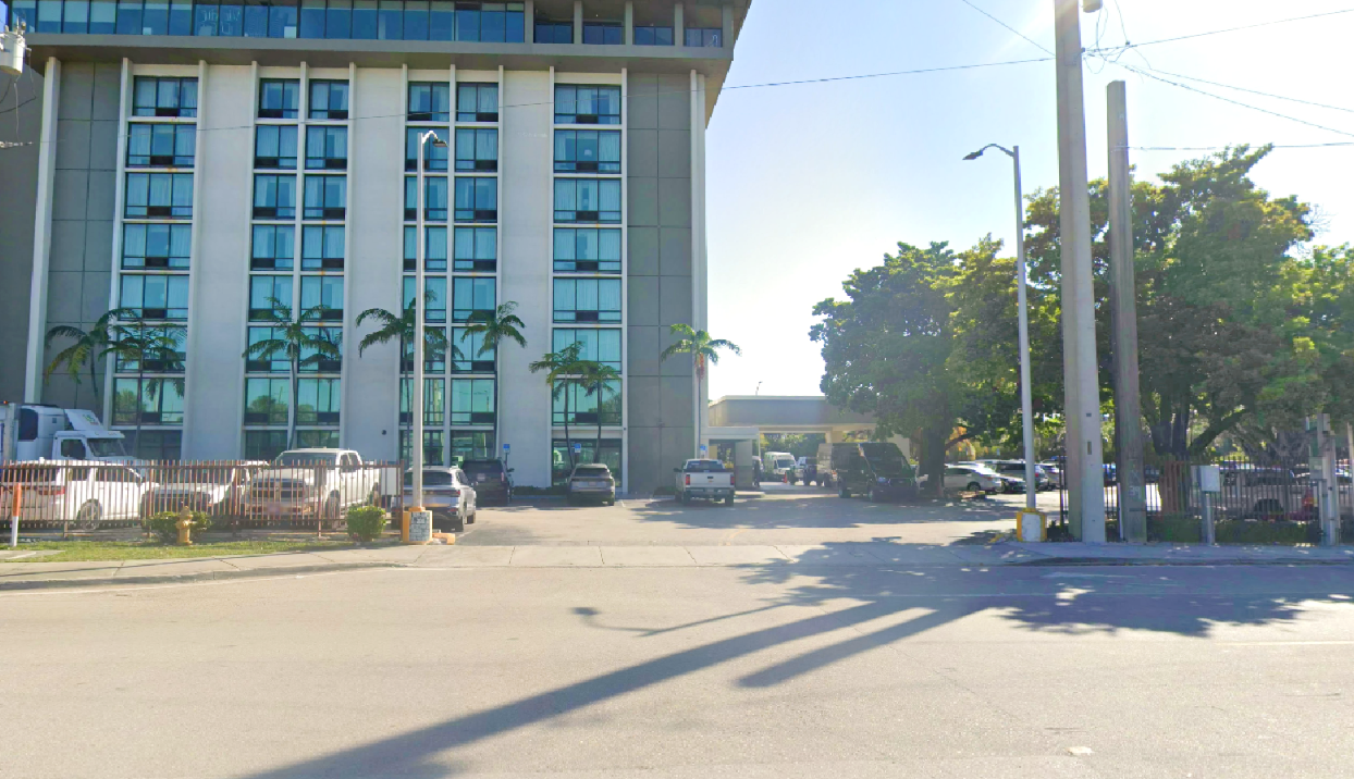Photo of Holiday Inn Miami-International Airport - Uncovered Self Park
