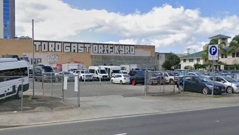 Photo of 601 Queen St. - Queen and South Lot