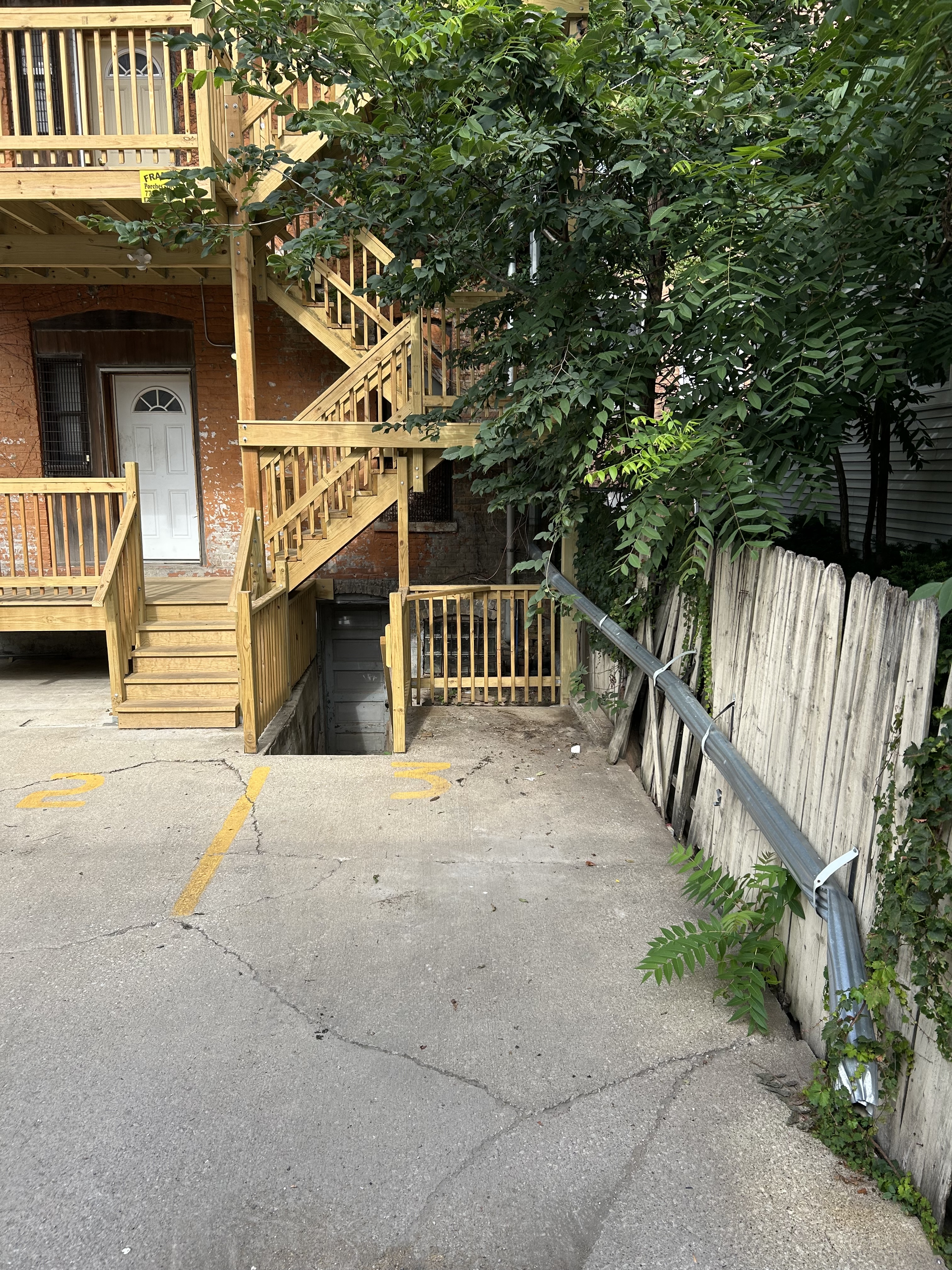 Photo of 3831 N Southport Ave. - Spot #3