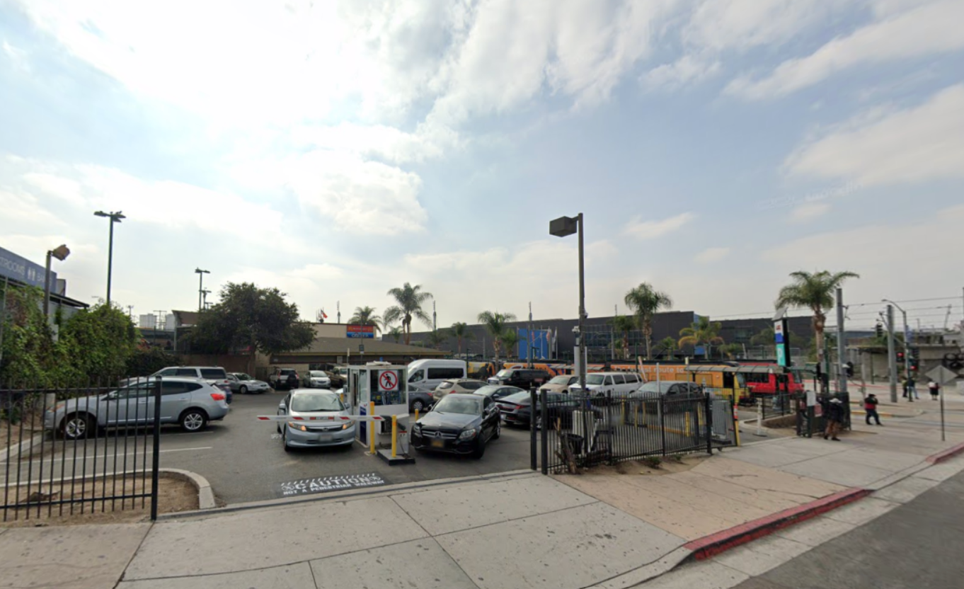 Photo of 718 Rail Ct. (723 E San Ysidro Blvd.) - Border Lot 1