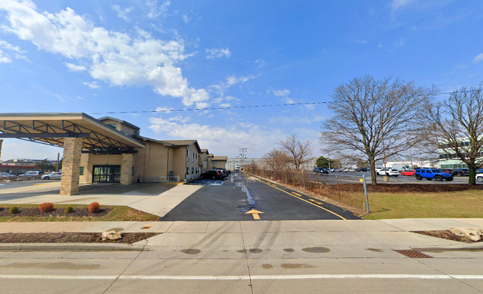 Photo of Clarion Pointe Milwaukee Airport - Uncovered Self Park