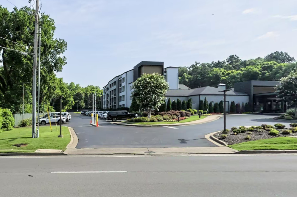 Photo of Courtyard Nashville Airport - Uncovered Self Park