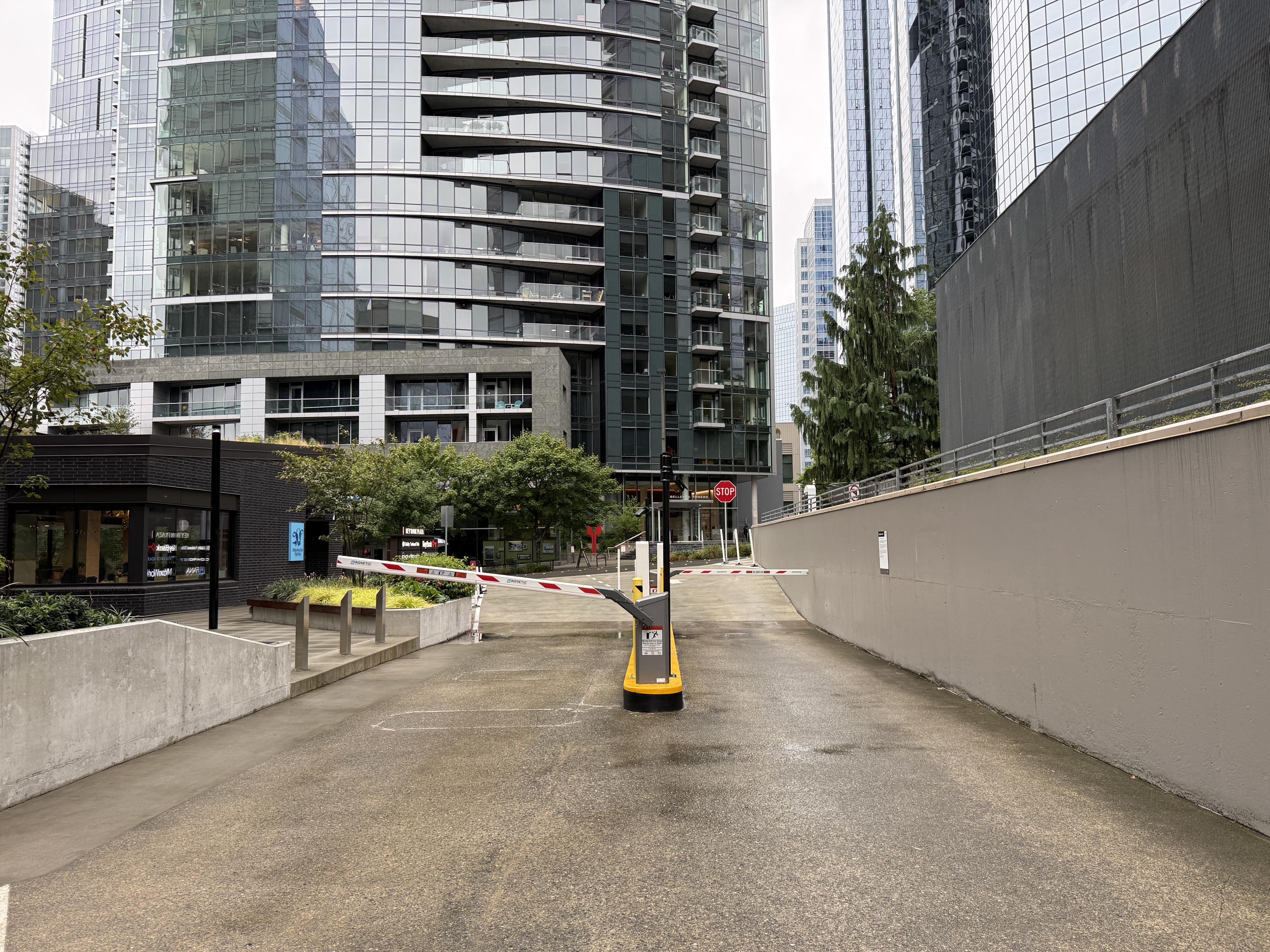 Photo of 10655 NE 4th St. - Key Bank Plaza Lot