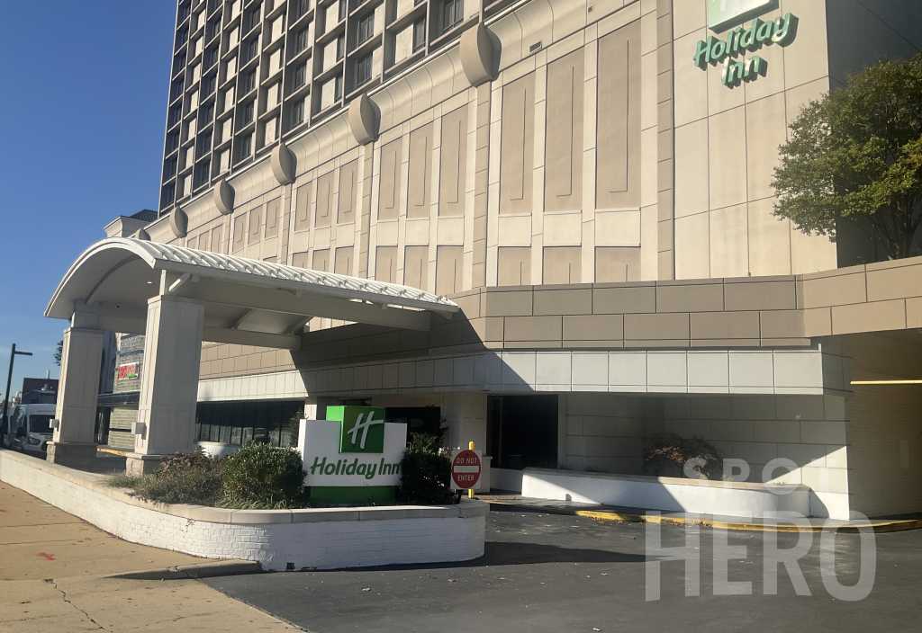 holiday inn national airport / crystal city - covered self park