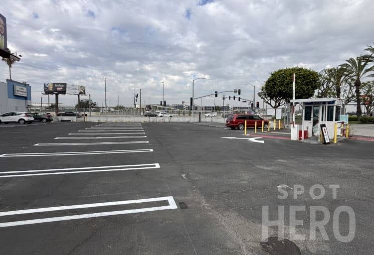 10035 S Concourse Way (5430 W Century Blvd.) - Lot (Scan2Pay)
