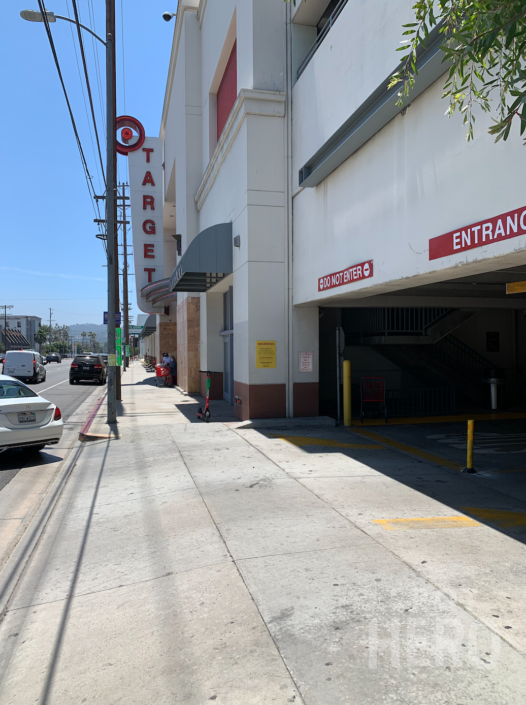 5711 Sepulveda Boulevard Parking
