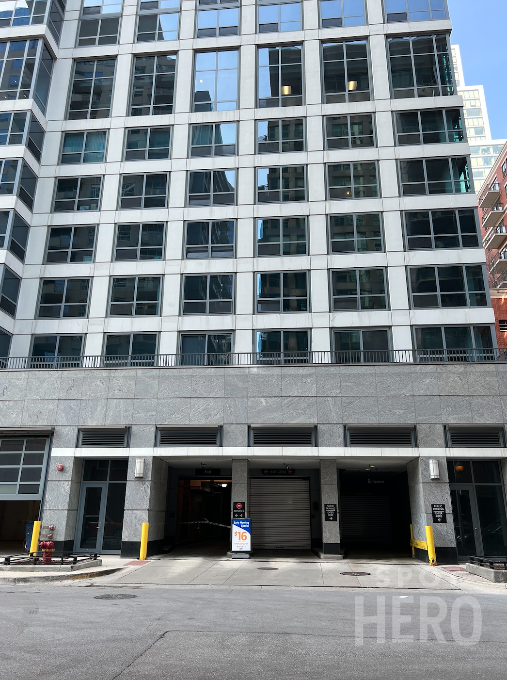 1255 S Michigan Ave Parking