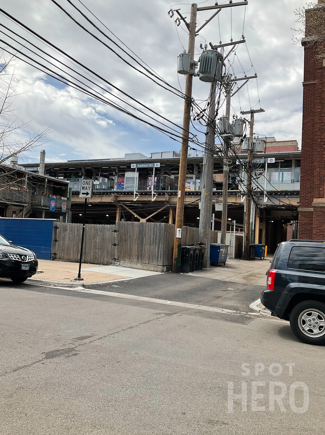 932 West Addison Street Parking