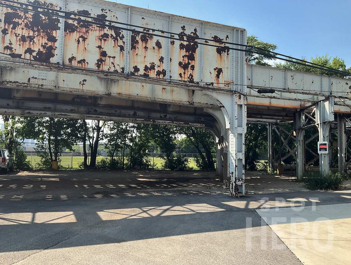 1548 North Larrabee Street Parking