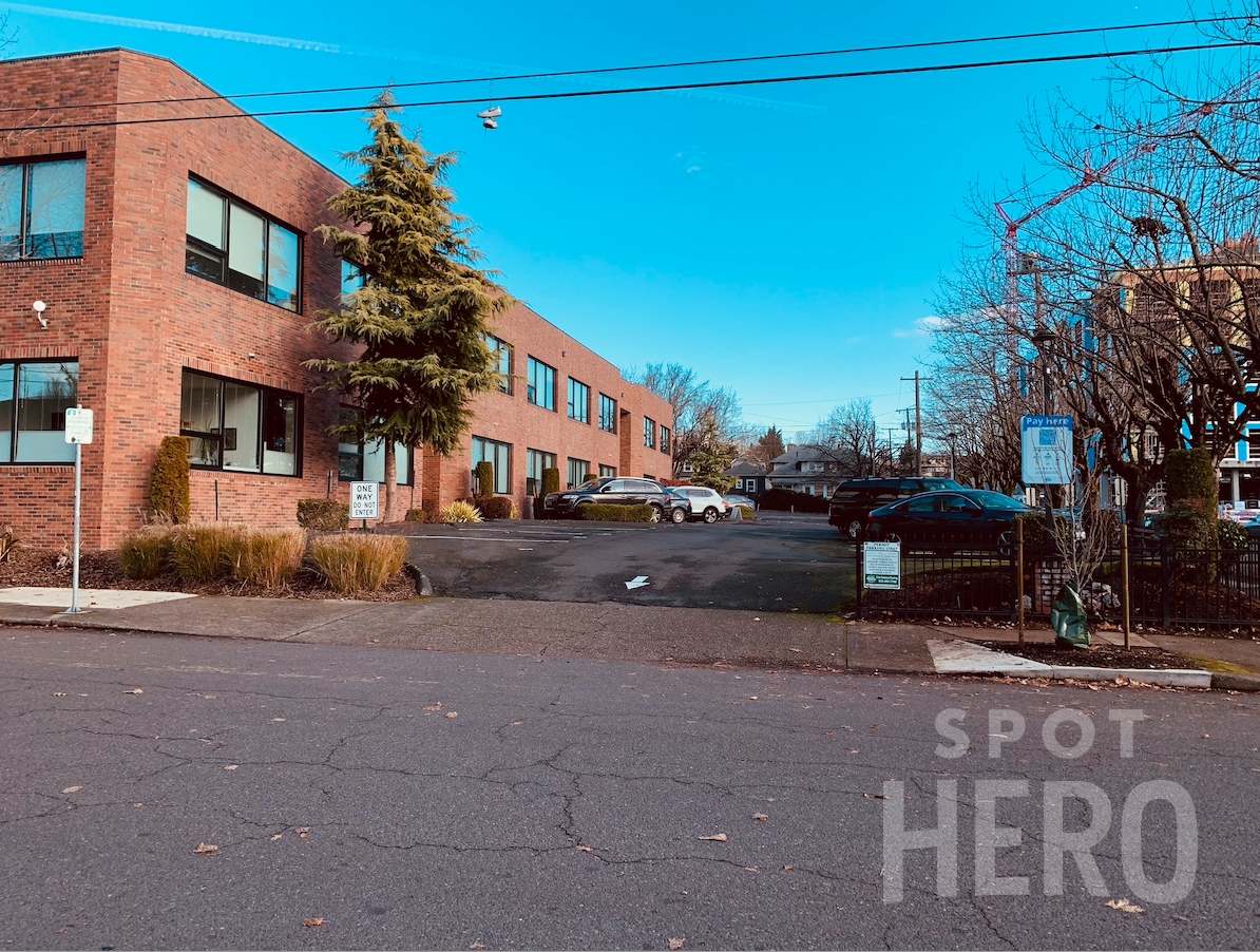 975 Southeast Sandy Boulevard Parking