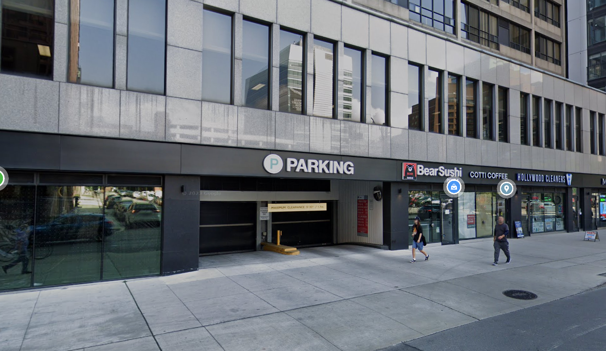 180 Dundas St. W. Parking