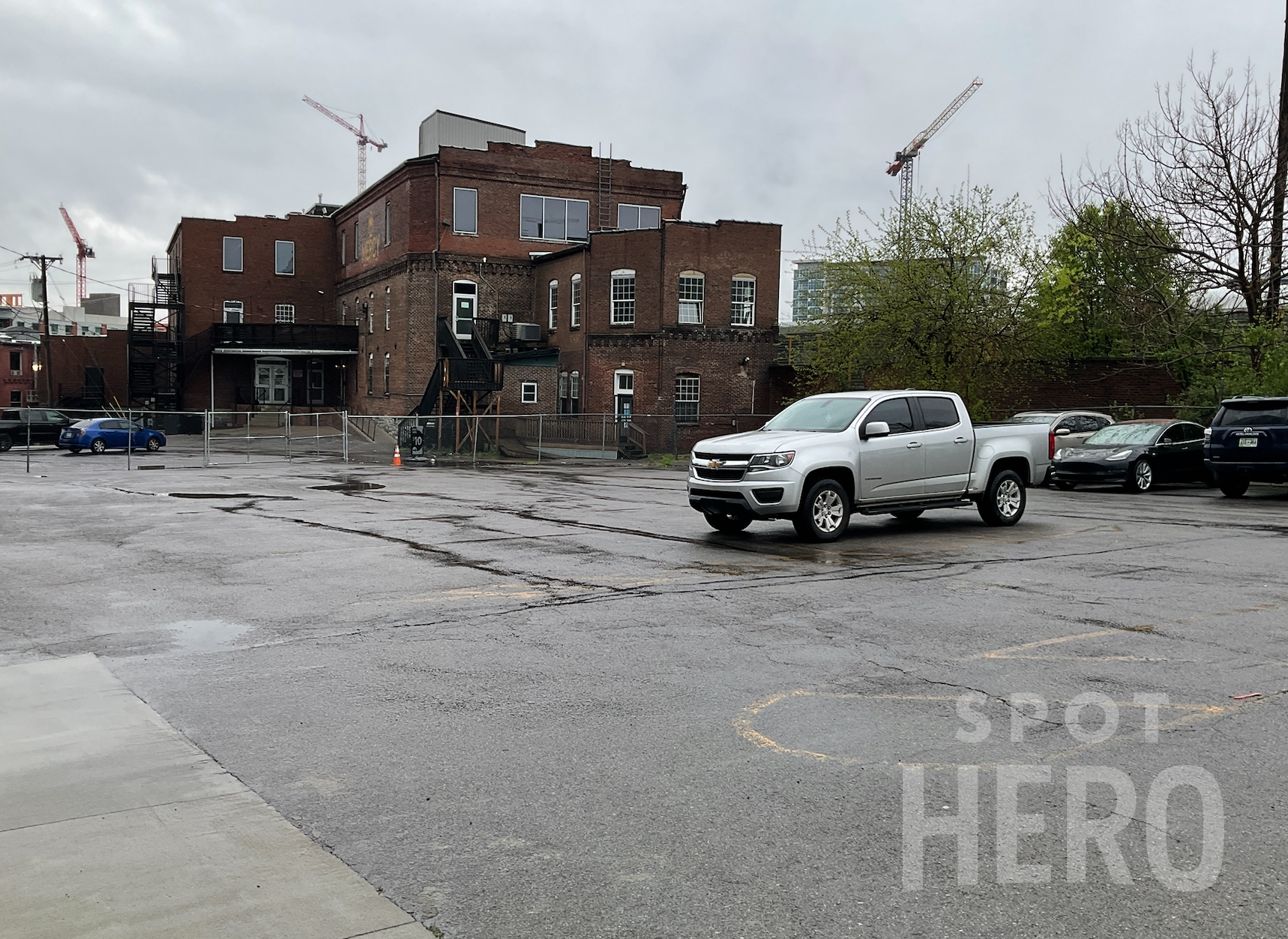 821 Palmer Place Parking