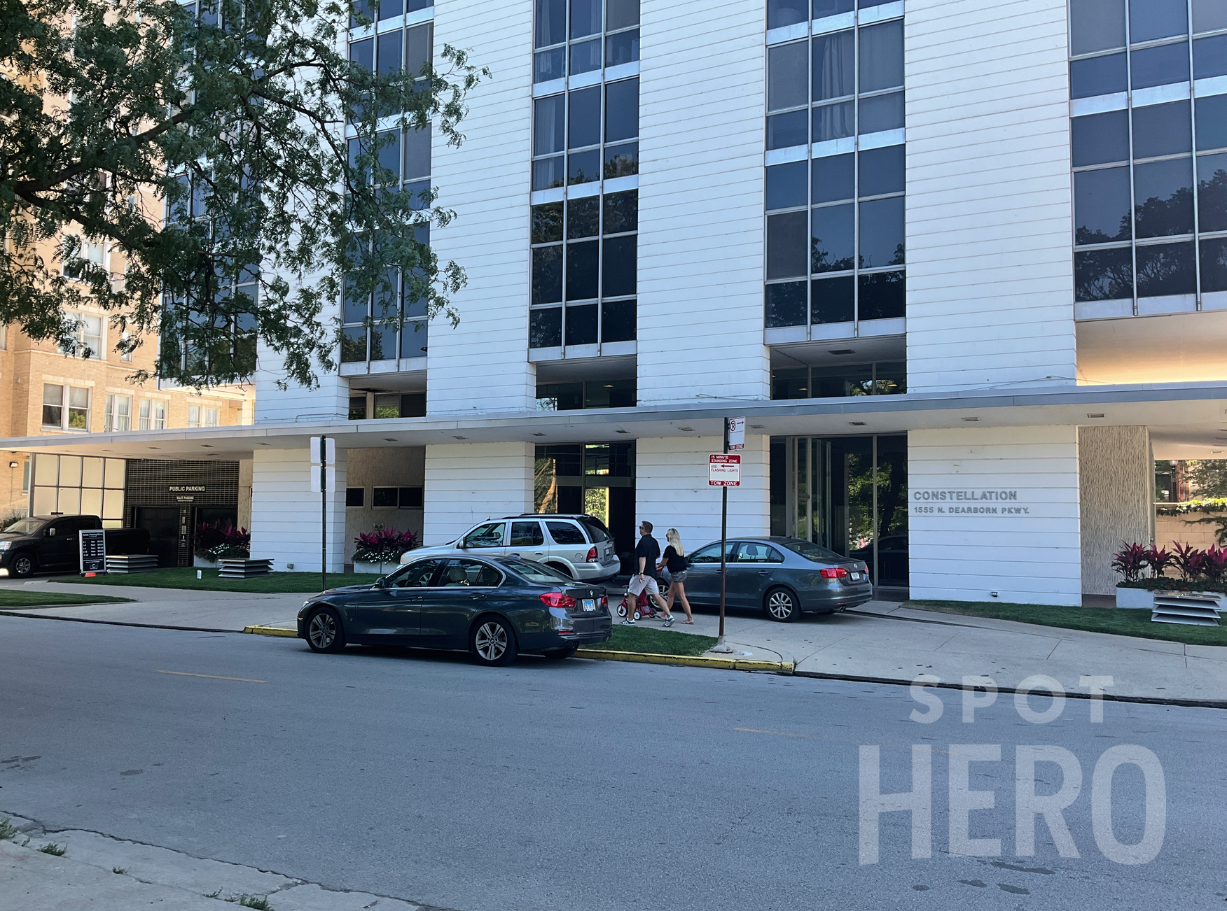 1555 North Dearborn Parkway Parking