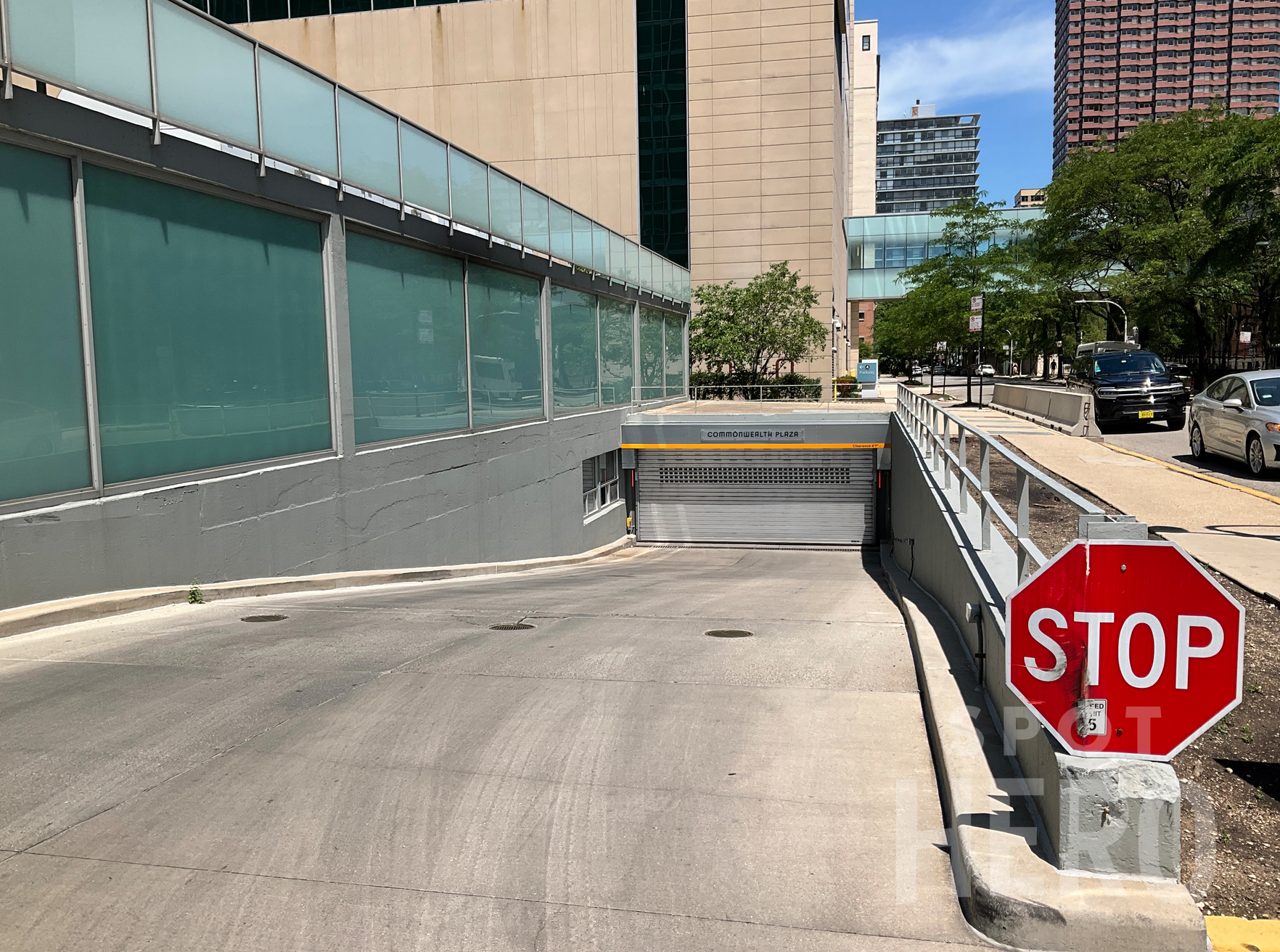 2822 North Commonwealth Avenue Parking