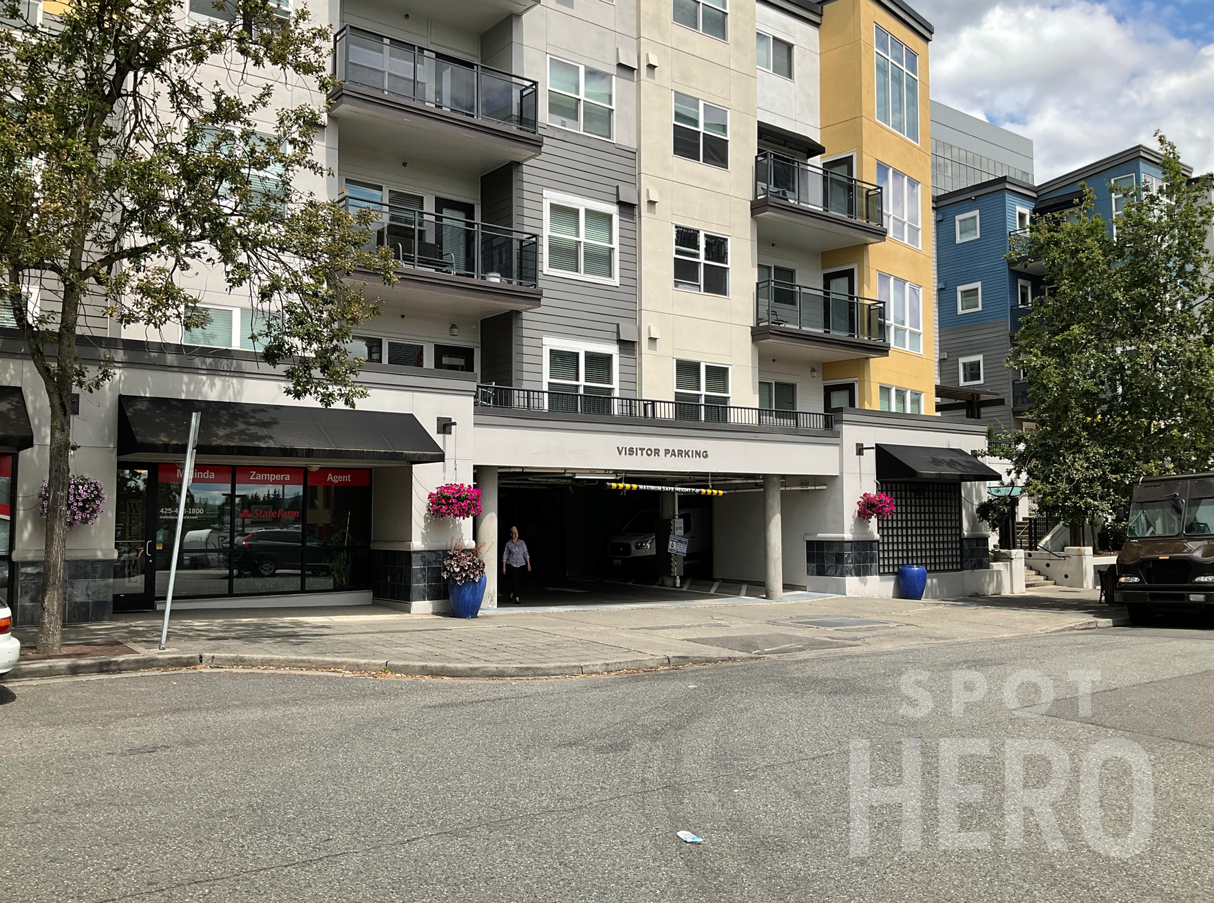 10831 Northeast 2nd Place Parking