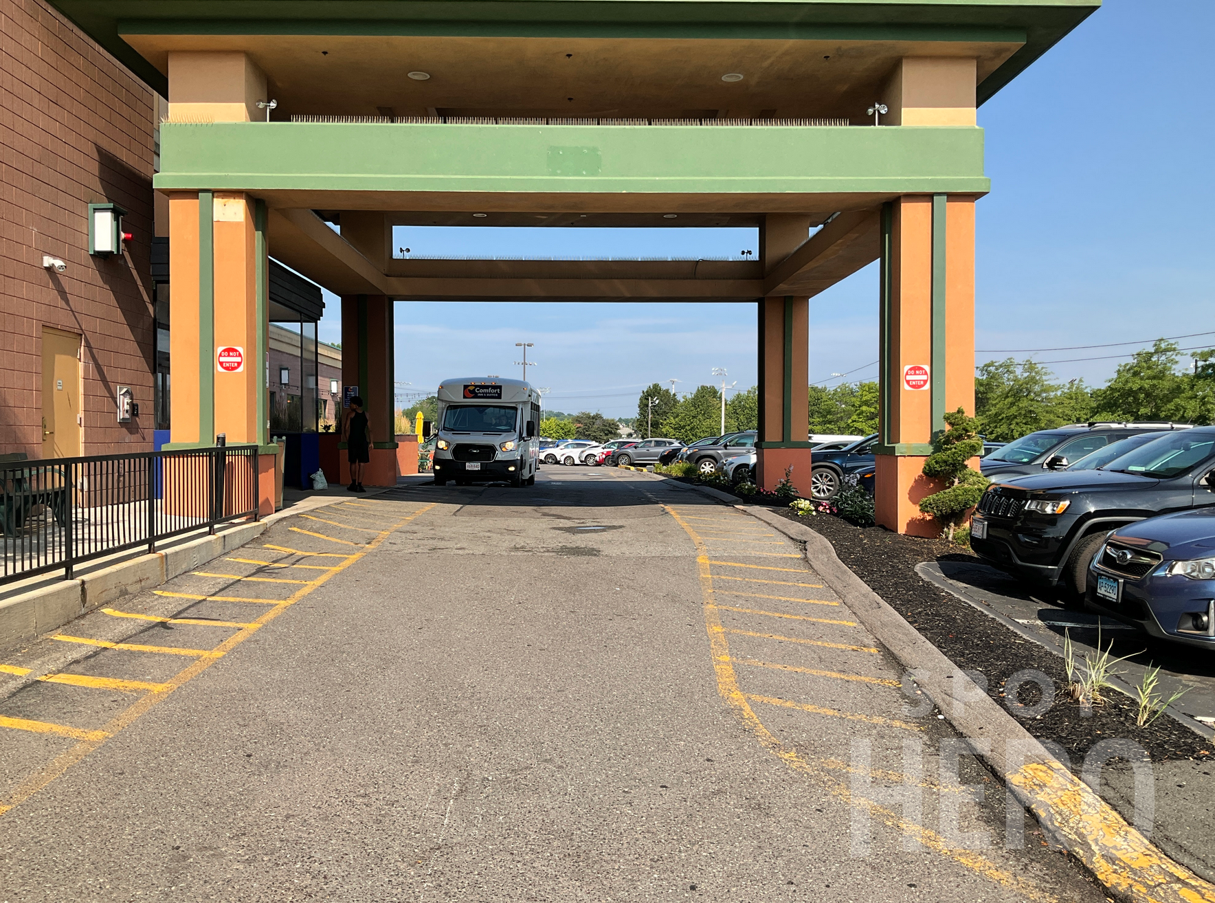 Boston Logan Airport Parking | Rates From $8.75 | SpotHero