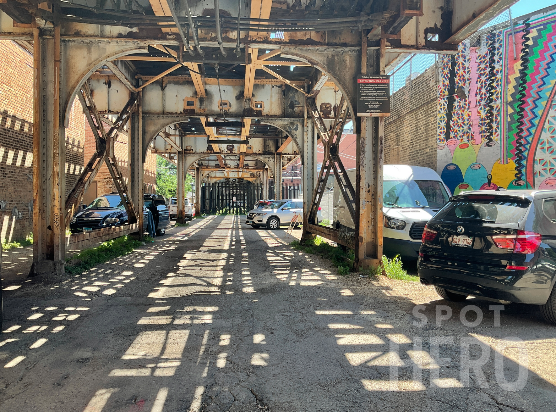 4653 North Lincoln Avenue Parking