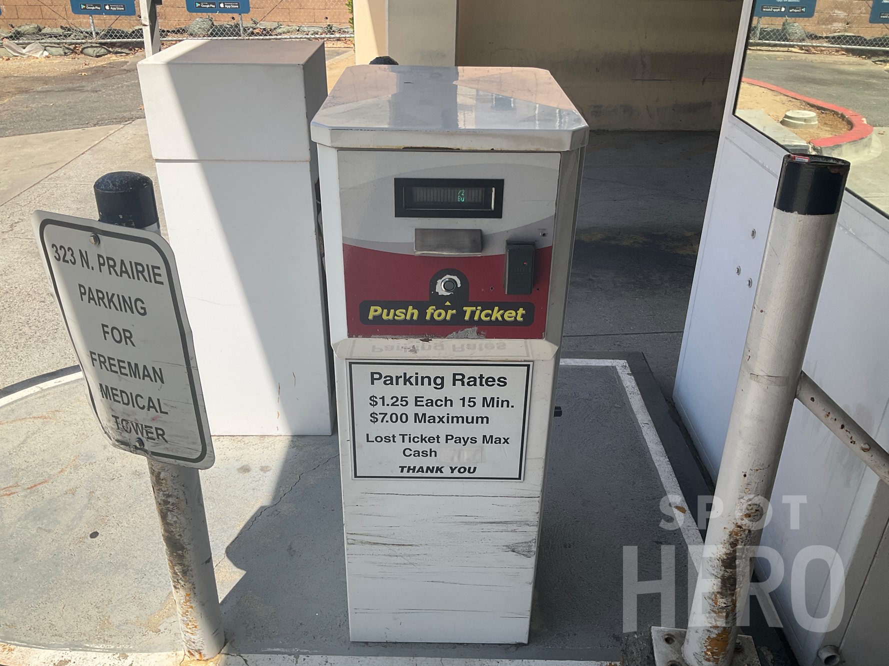 323 North Prairie Avenue Parking