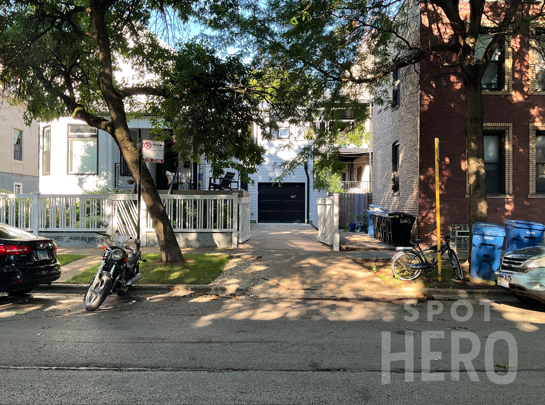 3754 North Kenmore Avenue Parking