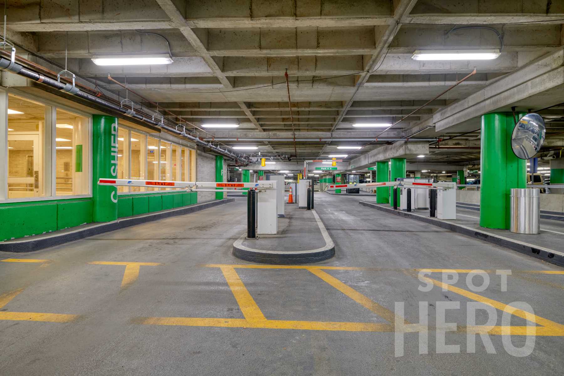1 Avenue de Lafayette Parking