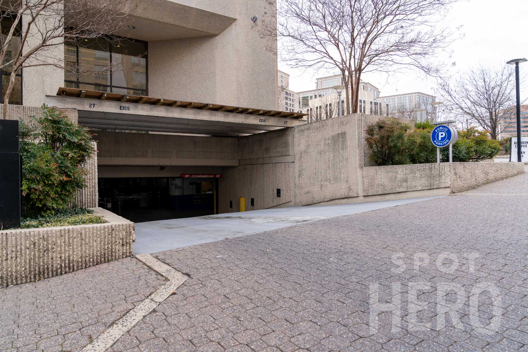1310 North Courthouse Road Parking