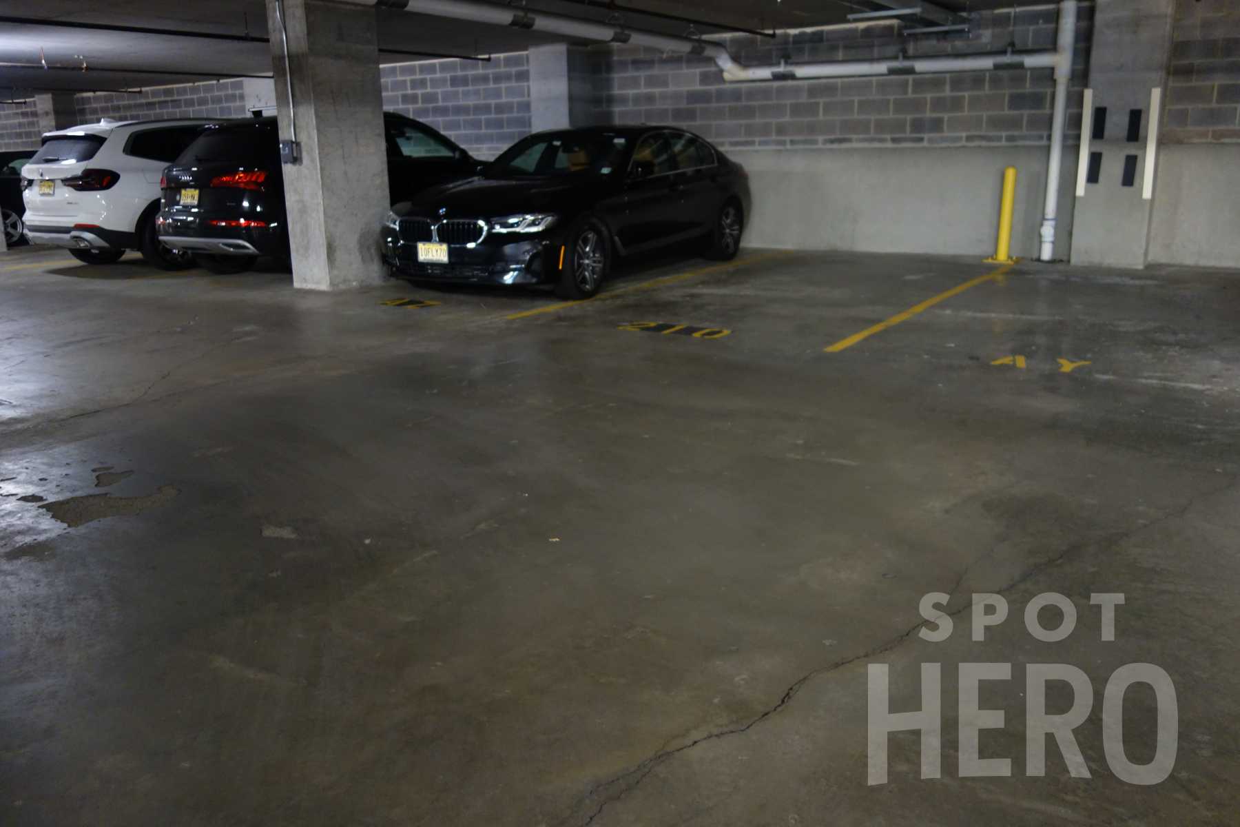 1125 Maxwell Lane Parking