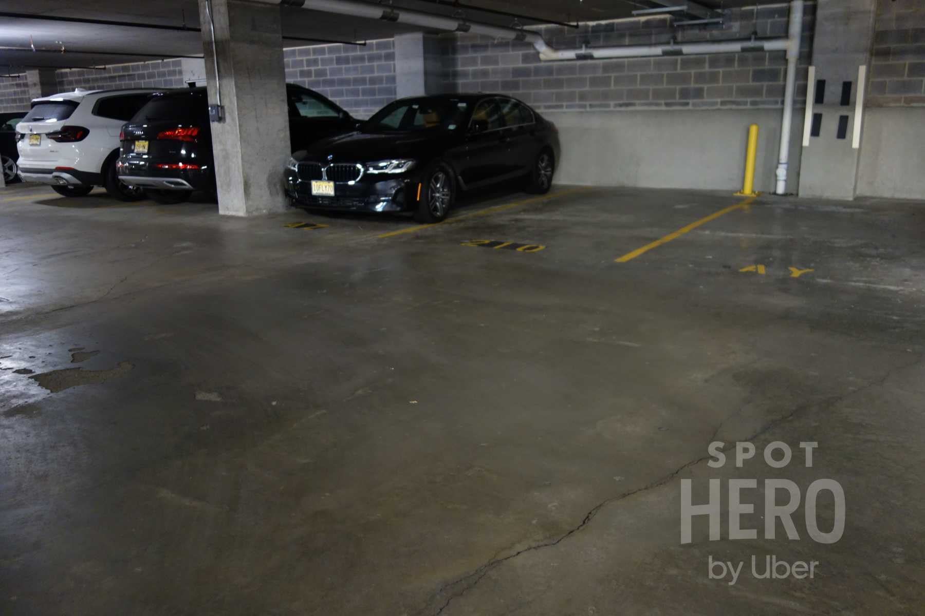 1125 Maxwell Lane Parking