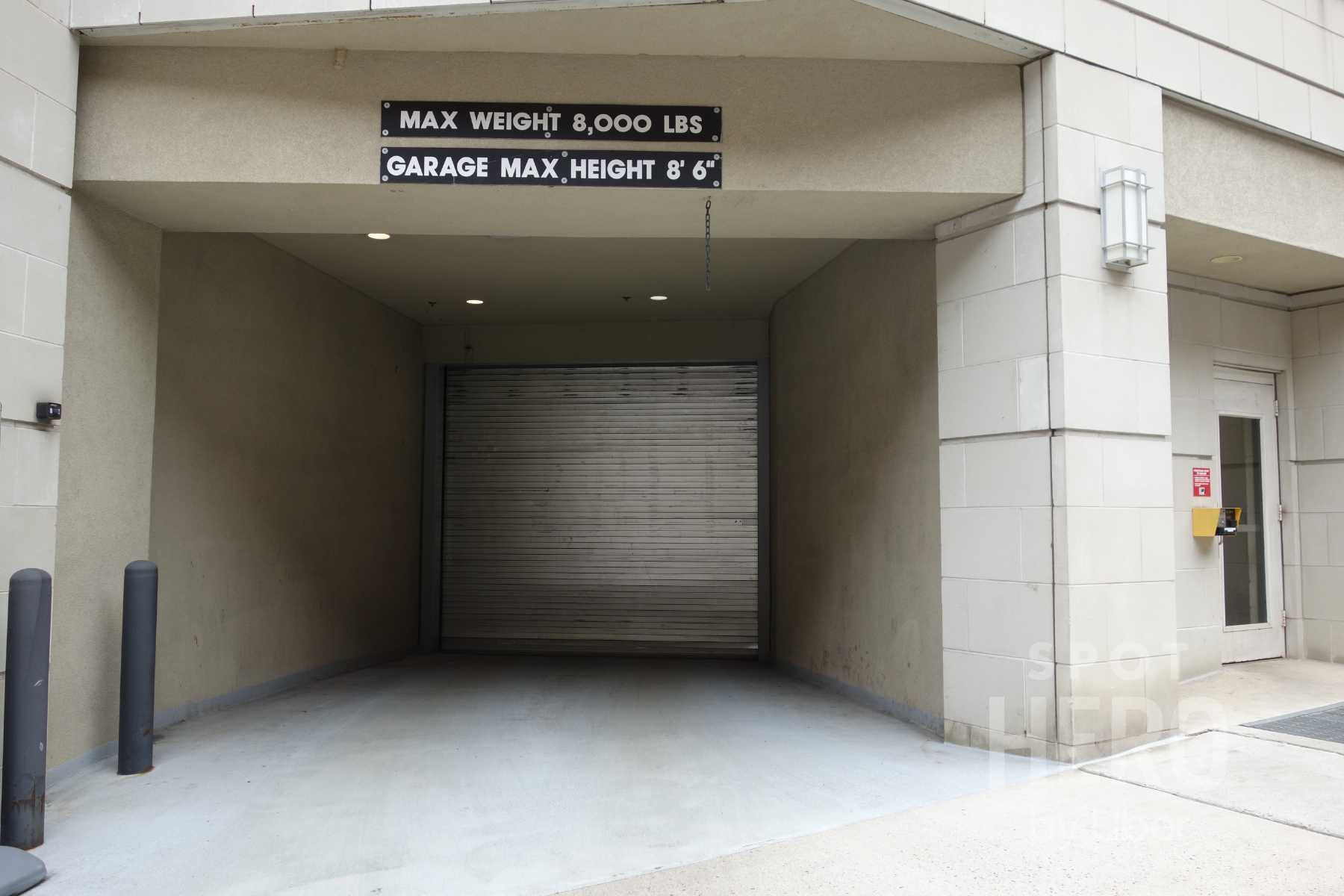 1125 Maxwell Lane Parking