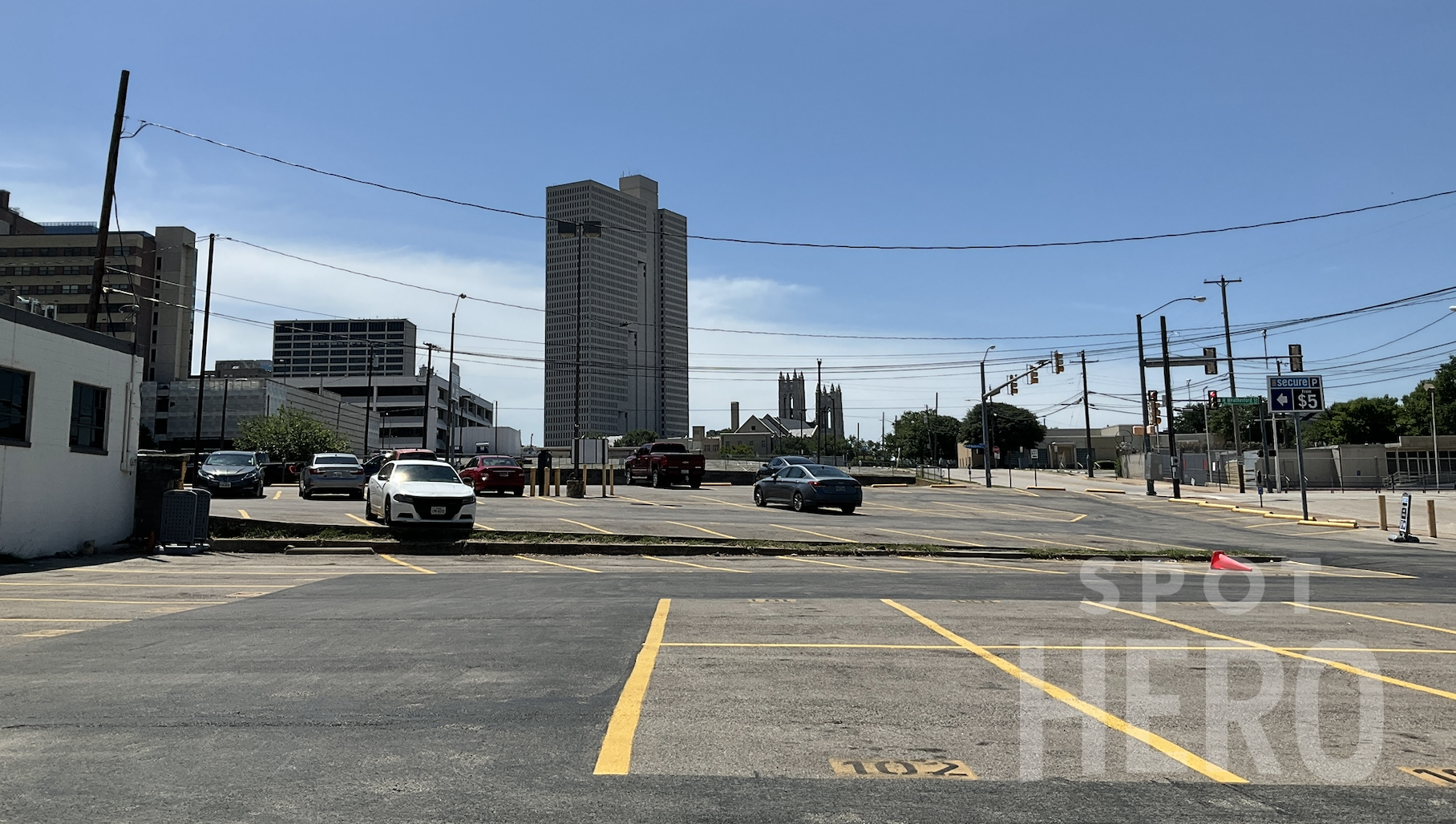 715 West Belknap Street Parking