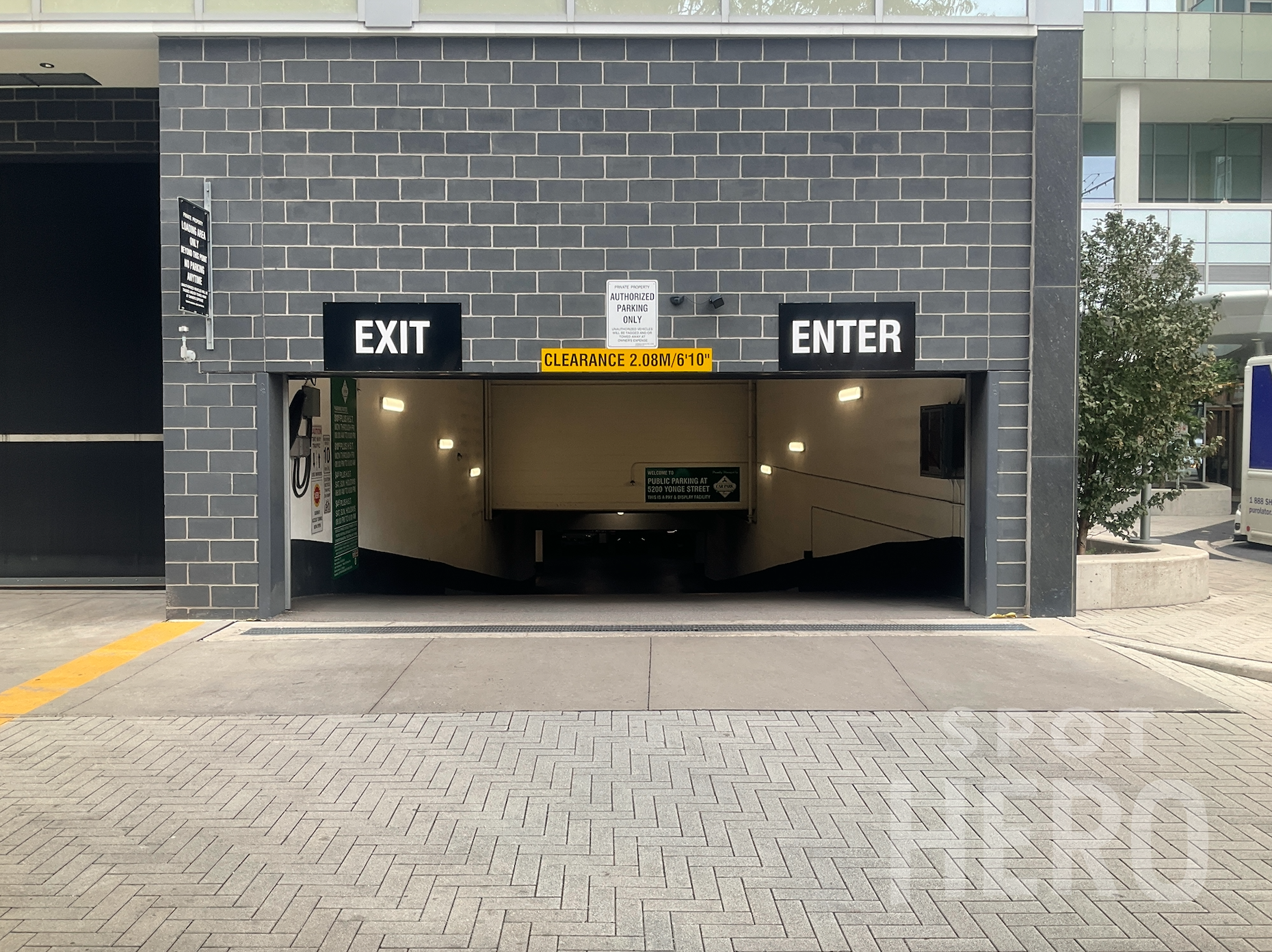 5200 Yonge Street Parking