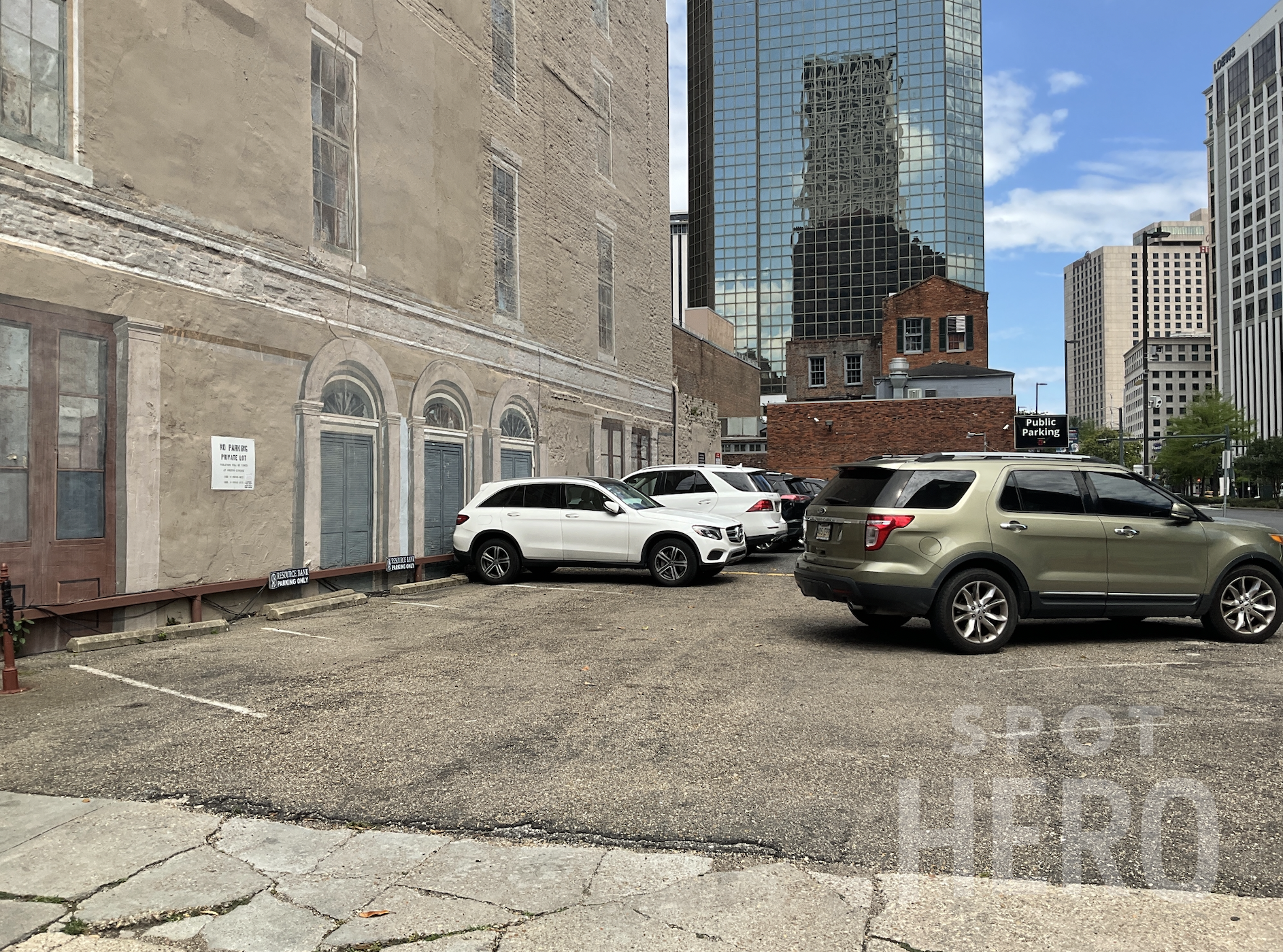 421 Poydras Street Parking