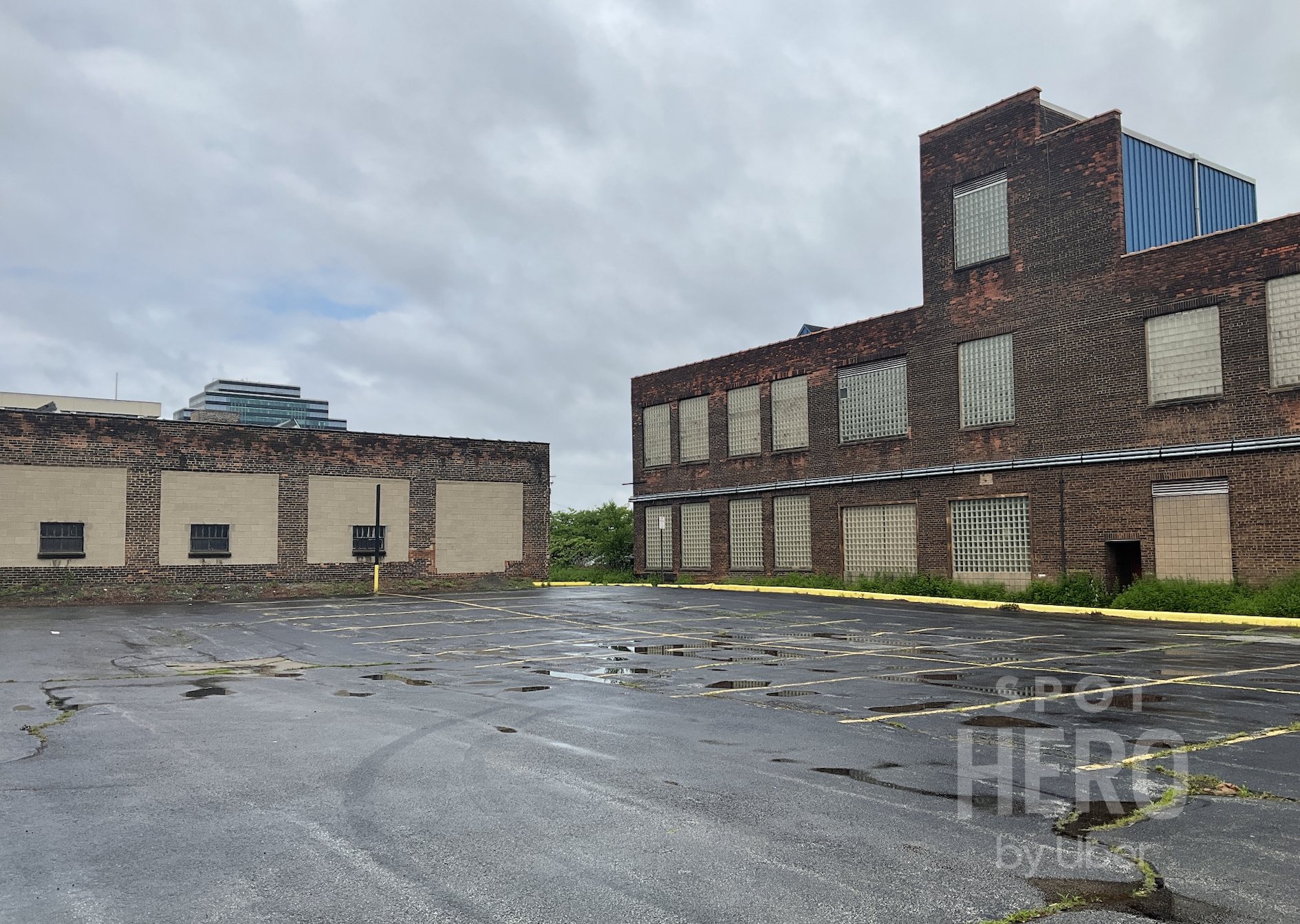 1643 Hamilton Avenue Parking