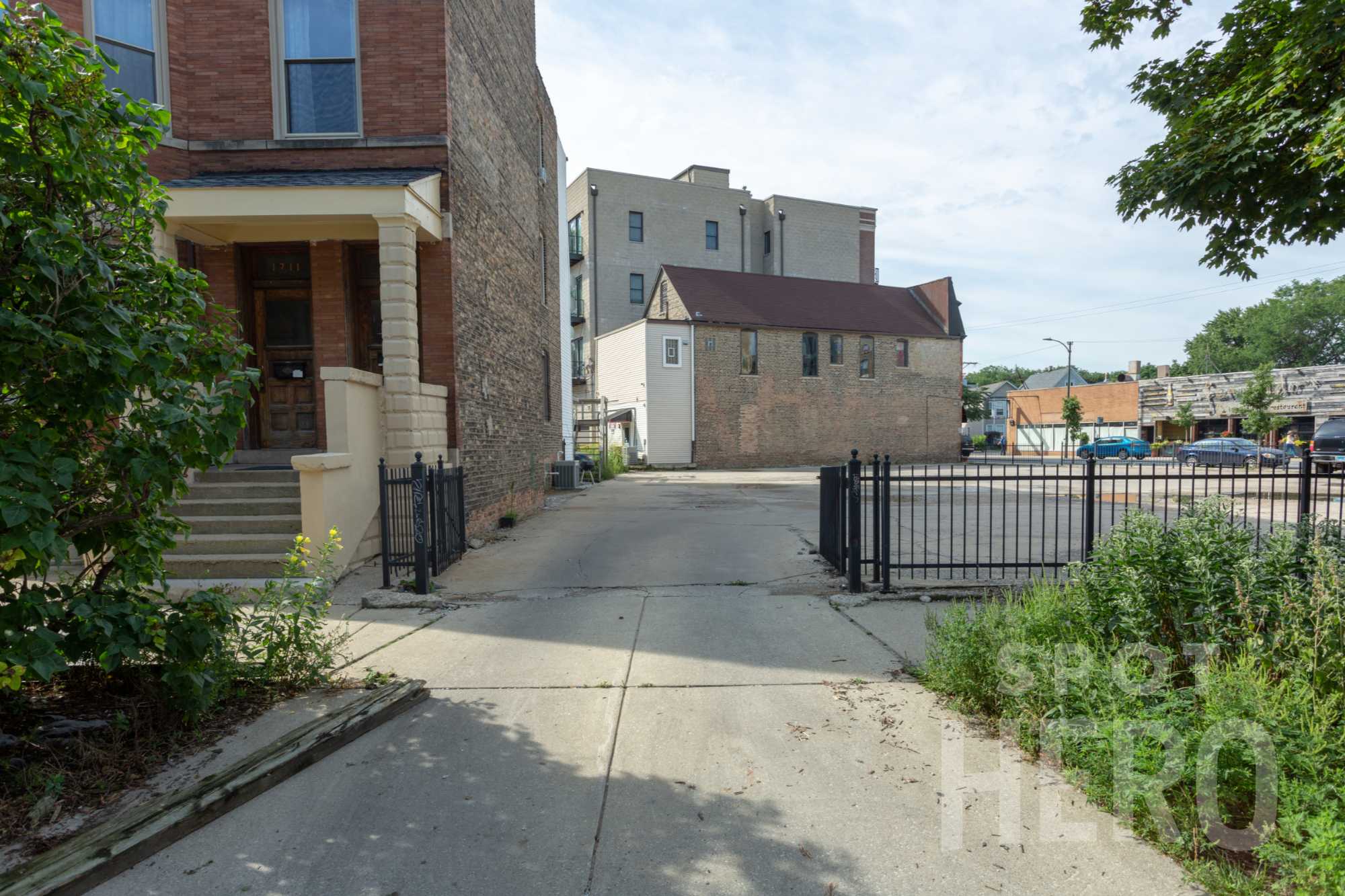 1717 West Cornelia Avenue Parking