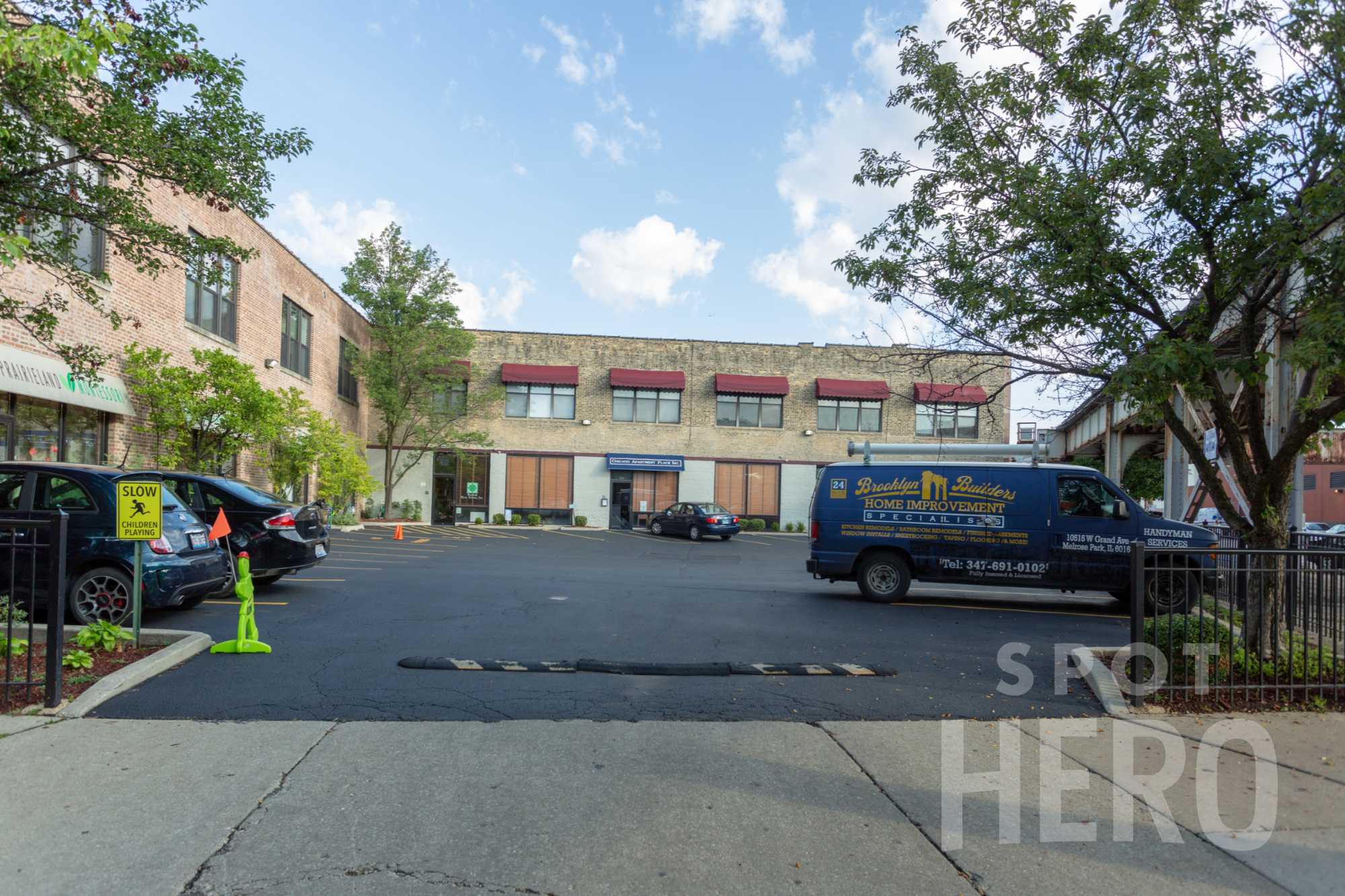3656 North Lincoln Avenue Parking