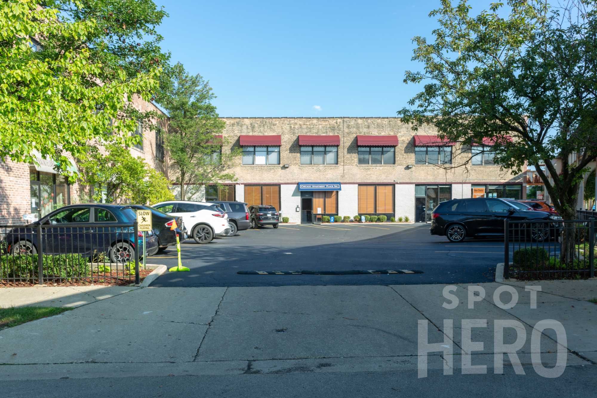 3656 North Lincoln Avenue Parking