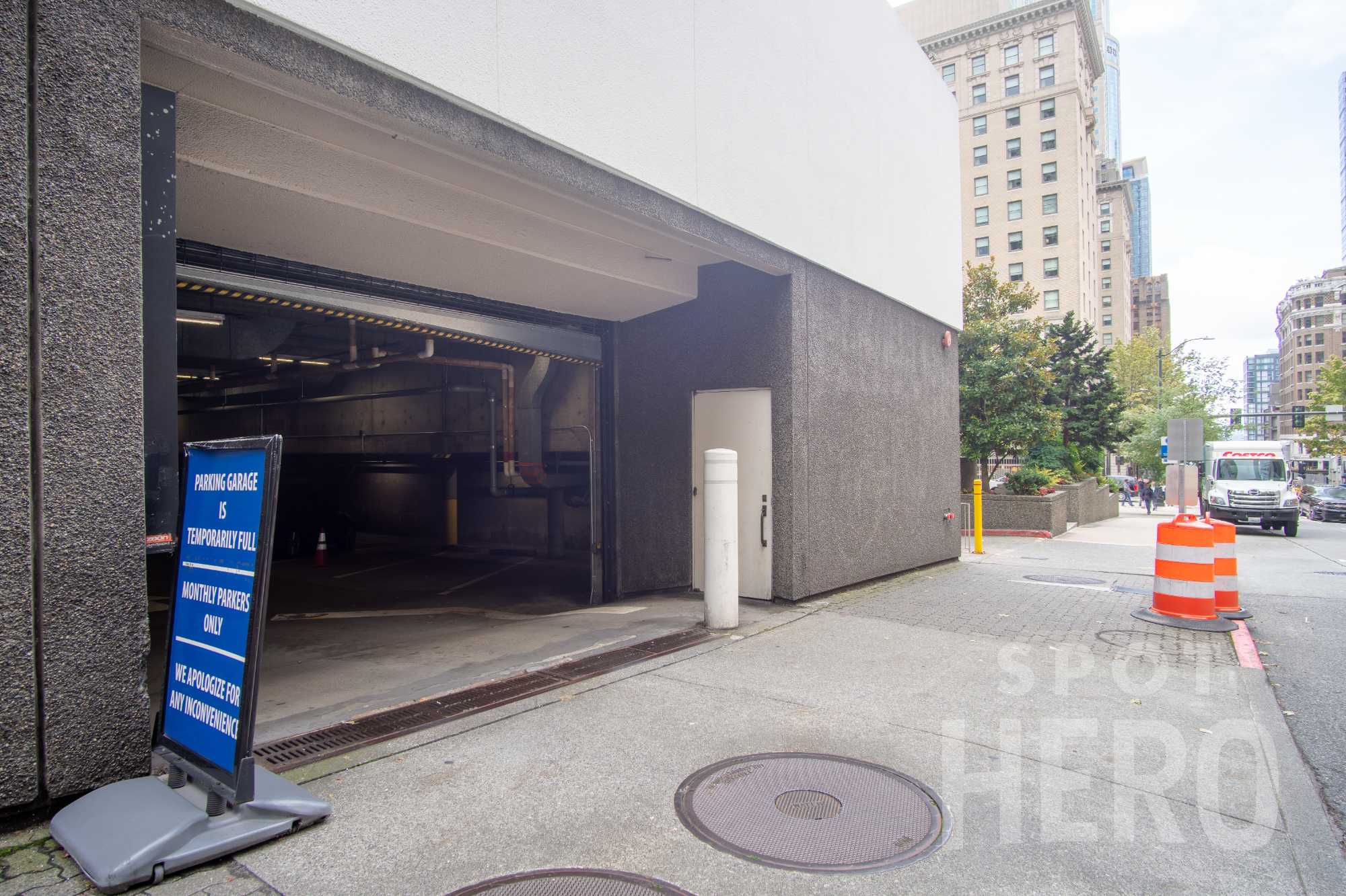 515 University Street Parking