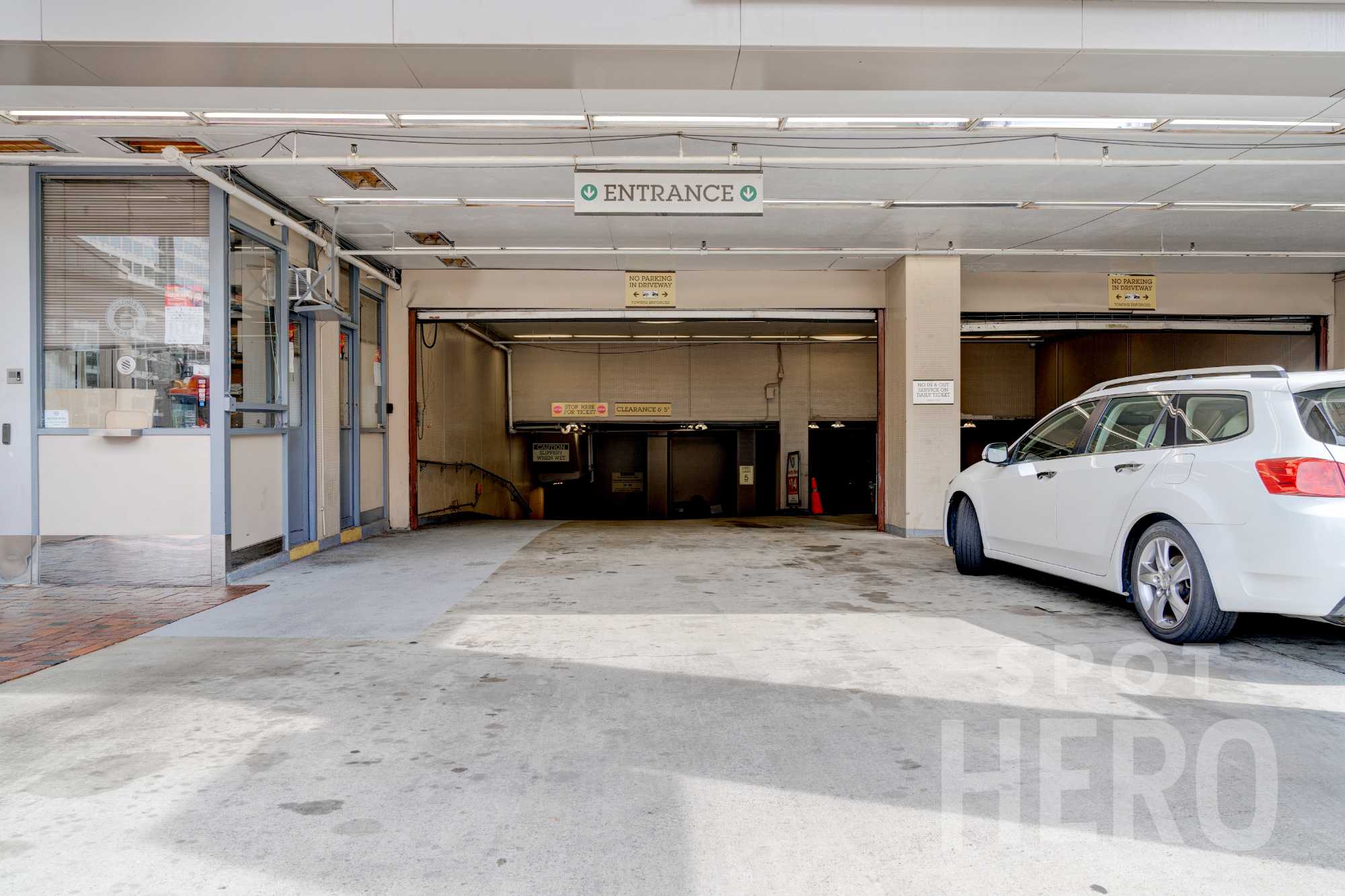 925 17th Street Northwest Parking