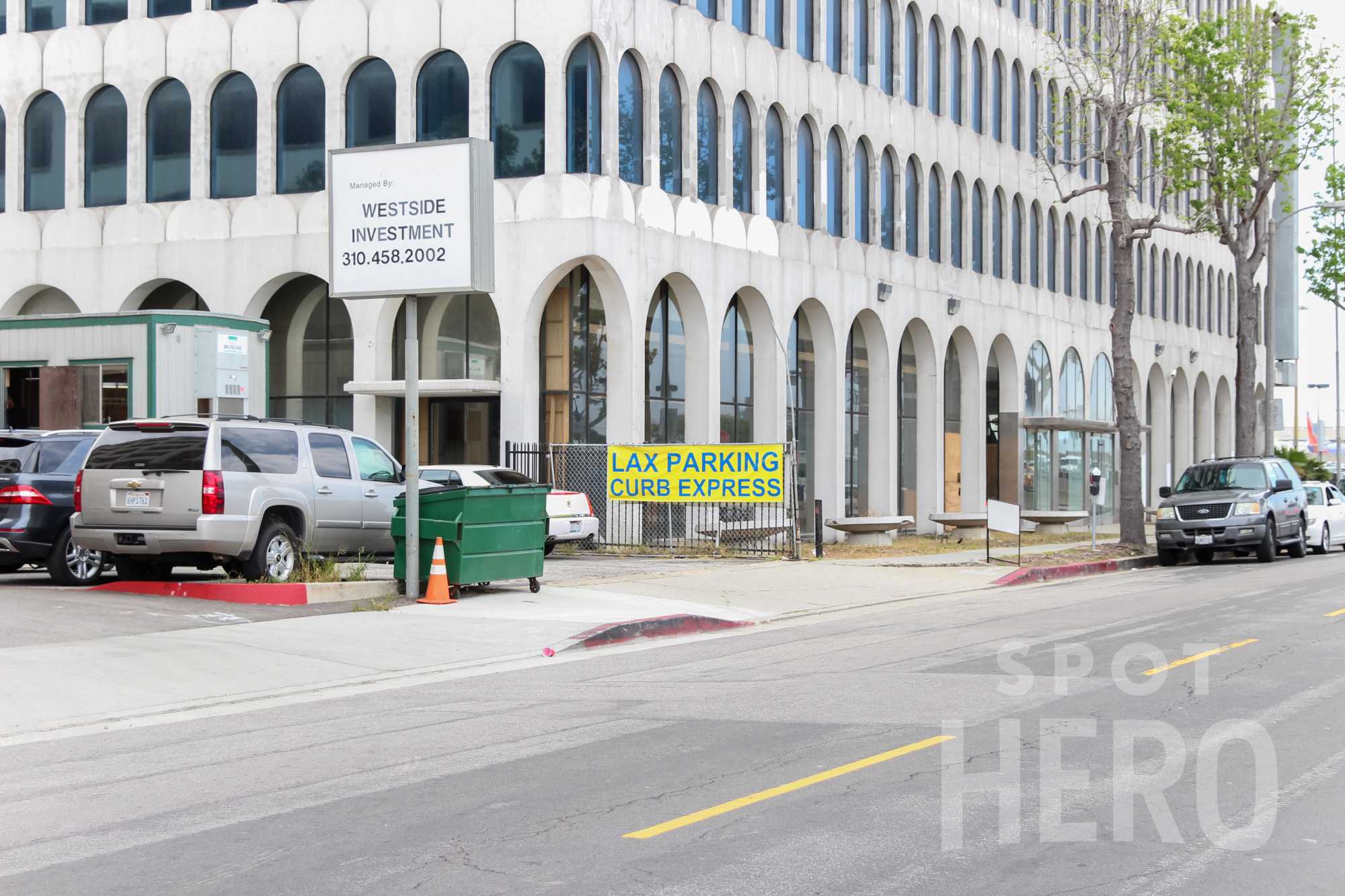 8921 Sepulveda Boulevard Parking