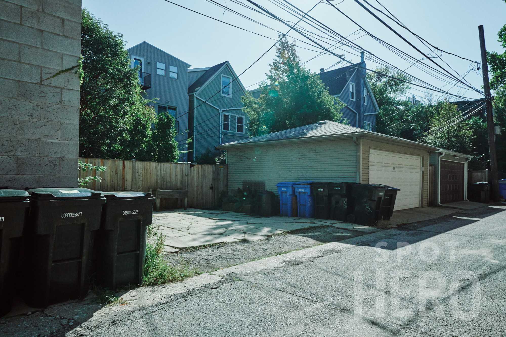 3240 North Lakewood Avenue Parking