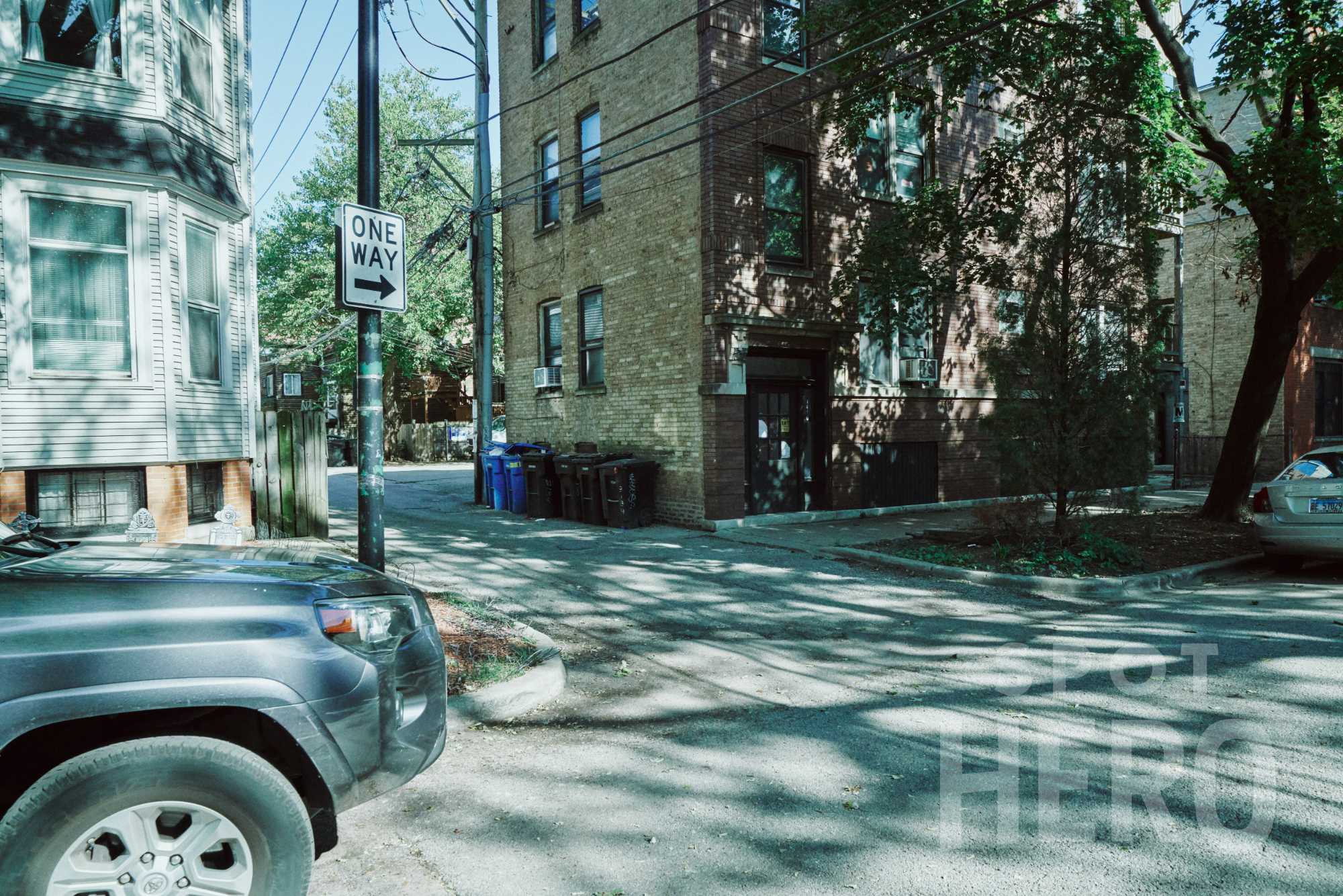3140 North Southport Avenue Parking