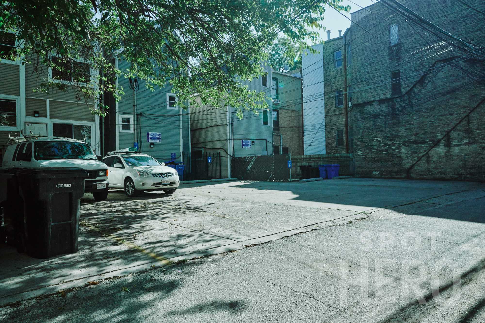 3140 North Southport Avenue Parking