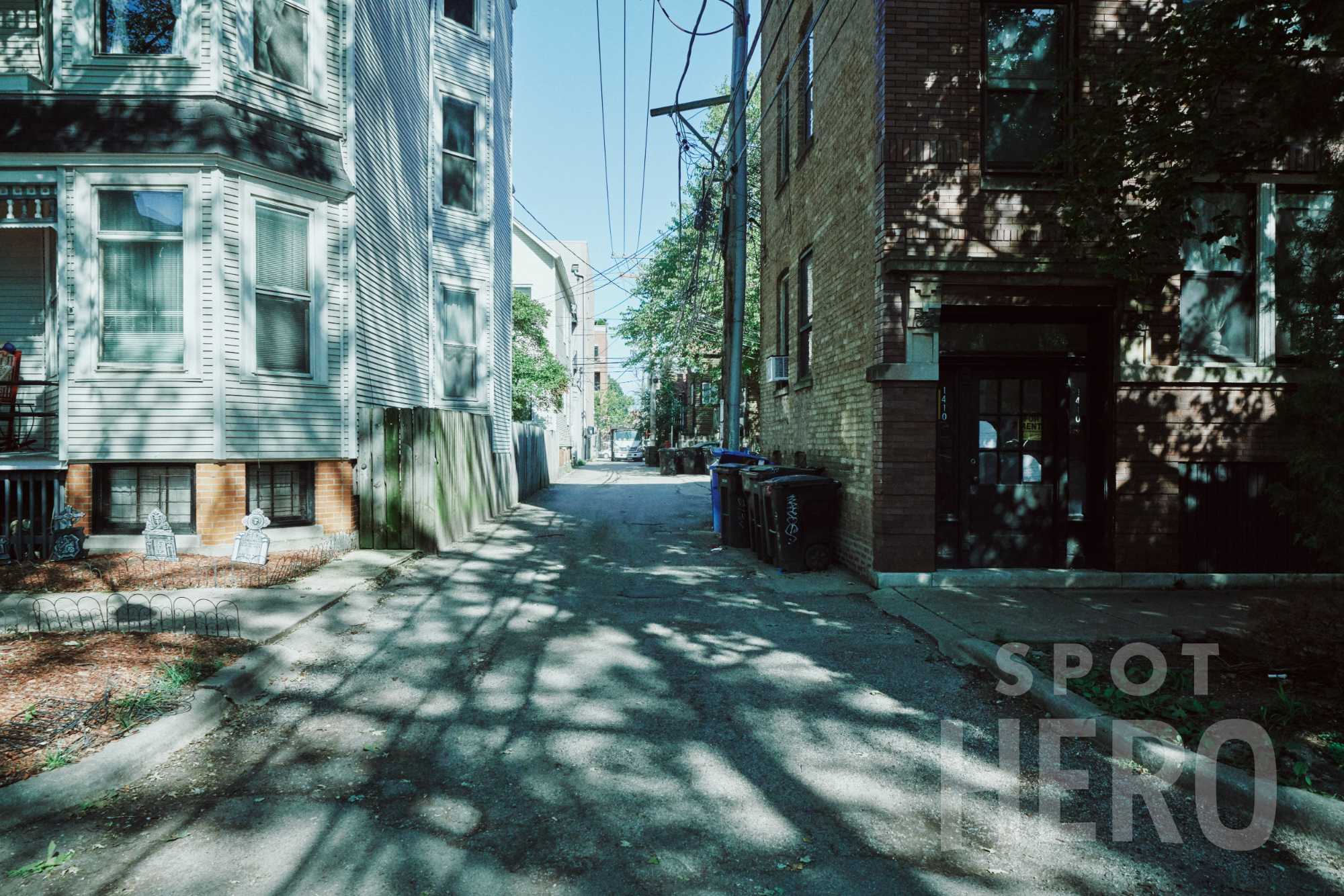 3140 North Southport Avenue Parking